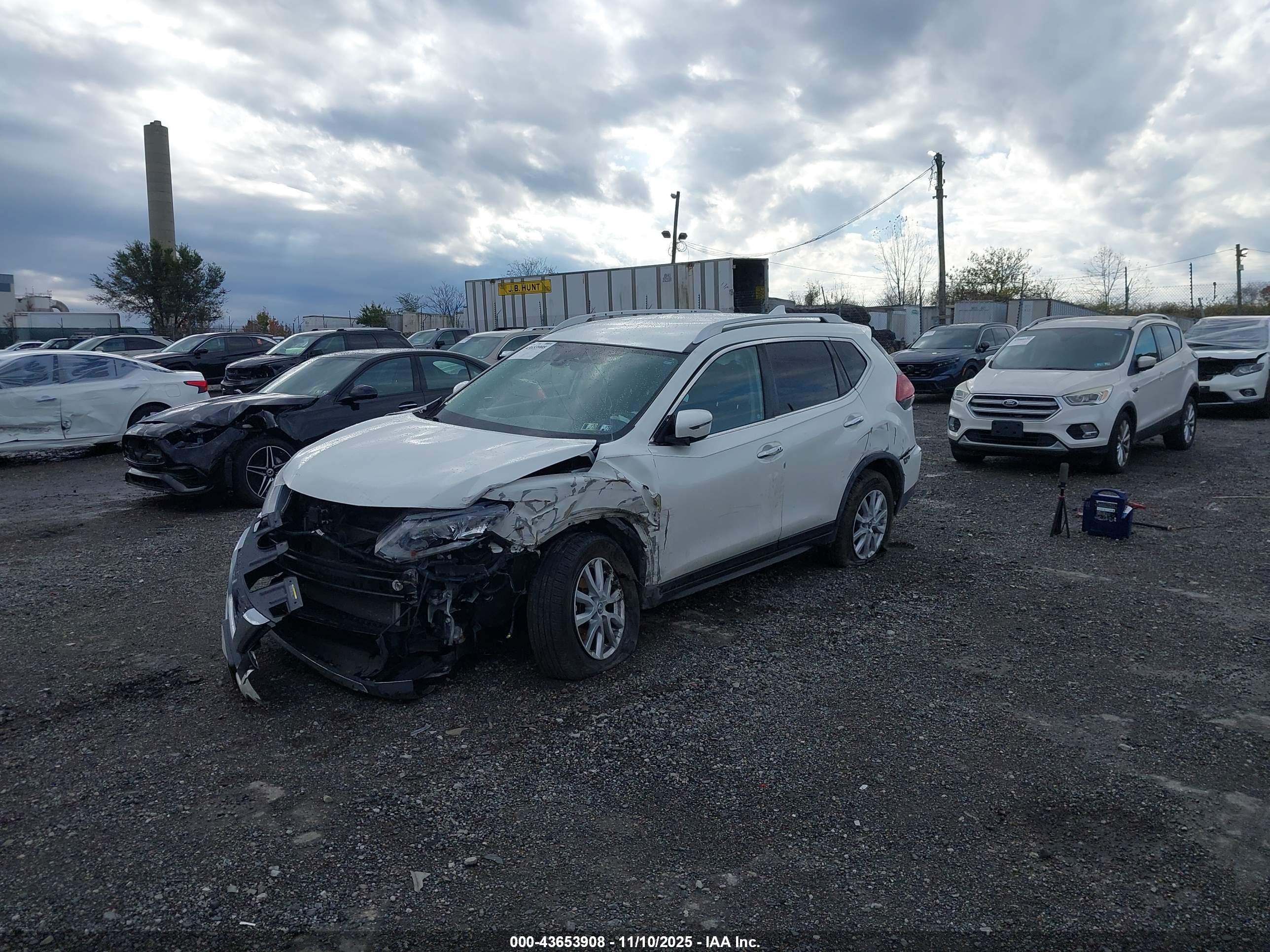NISSAN ROGUE image 2