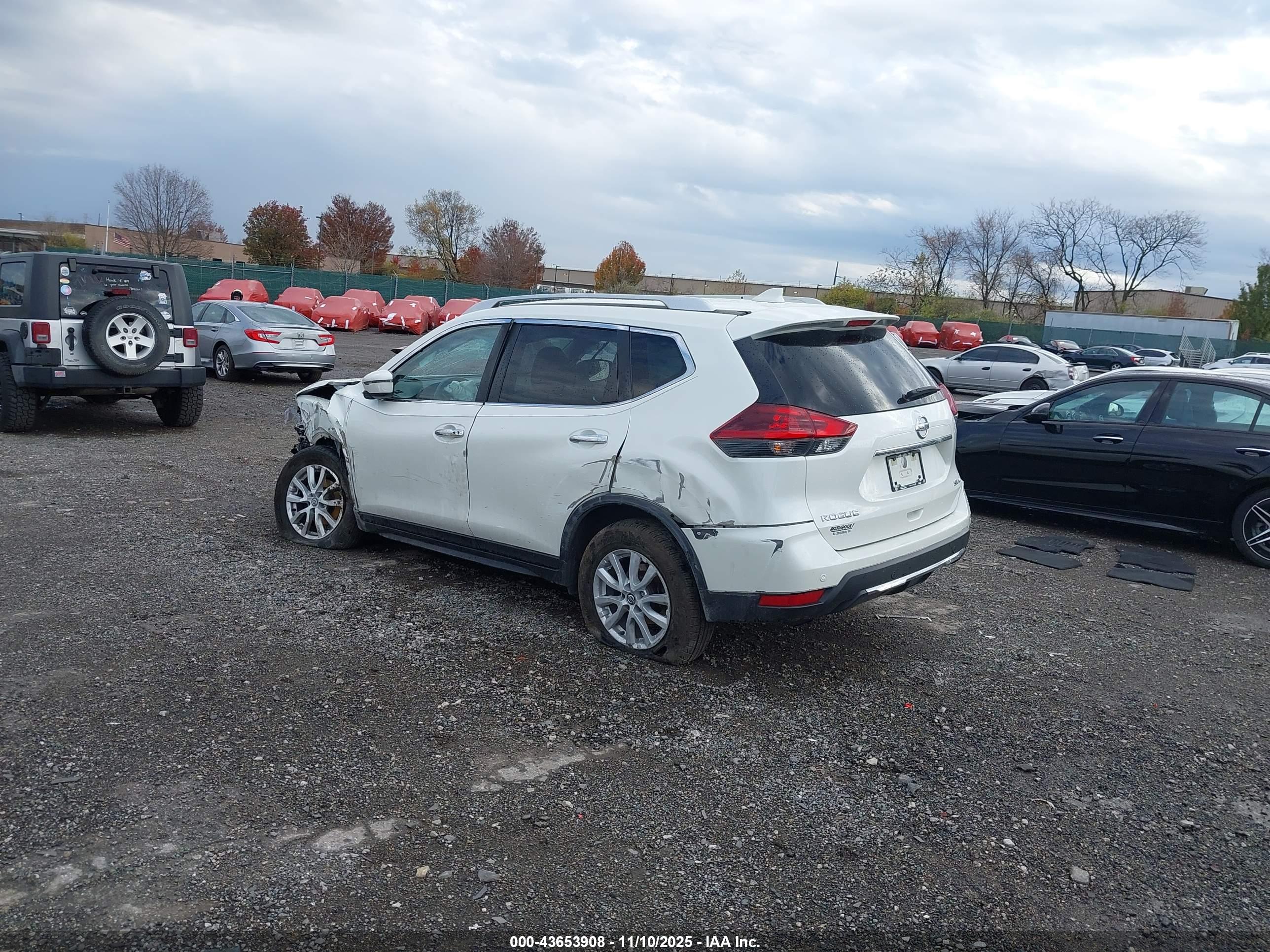 NISSAN ROGUE image 3