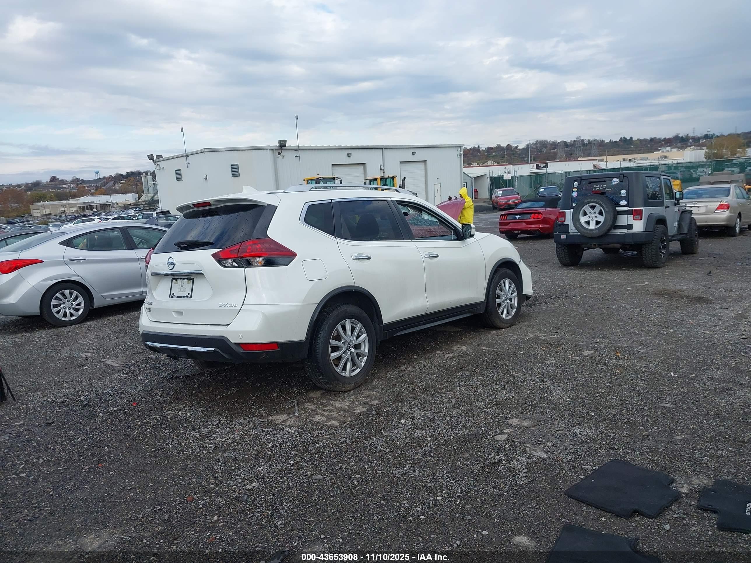 NISSAN ROGUE image 4