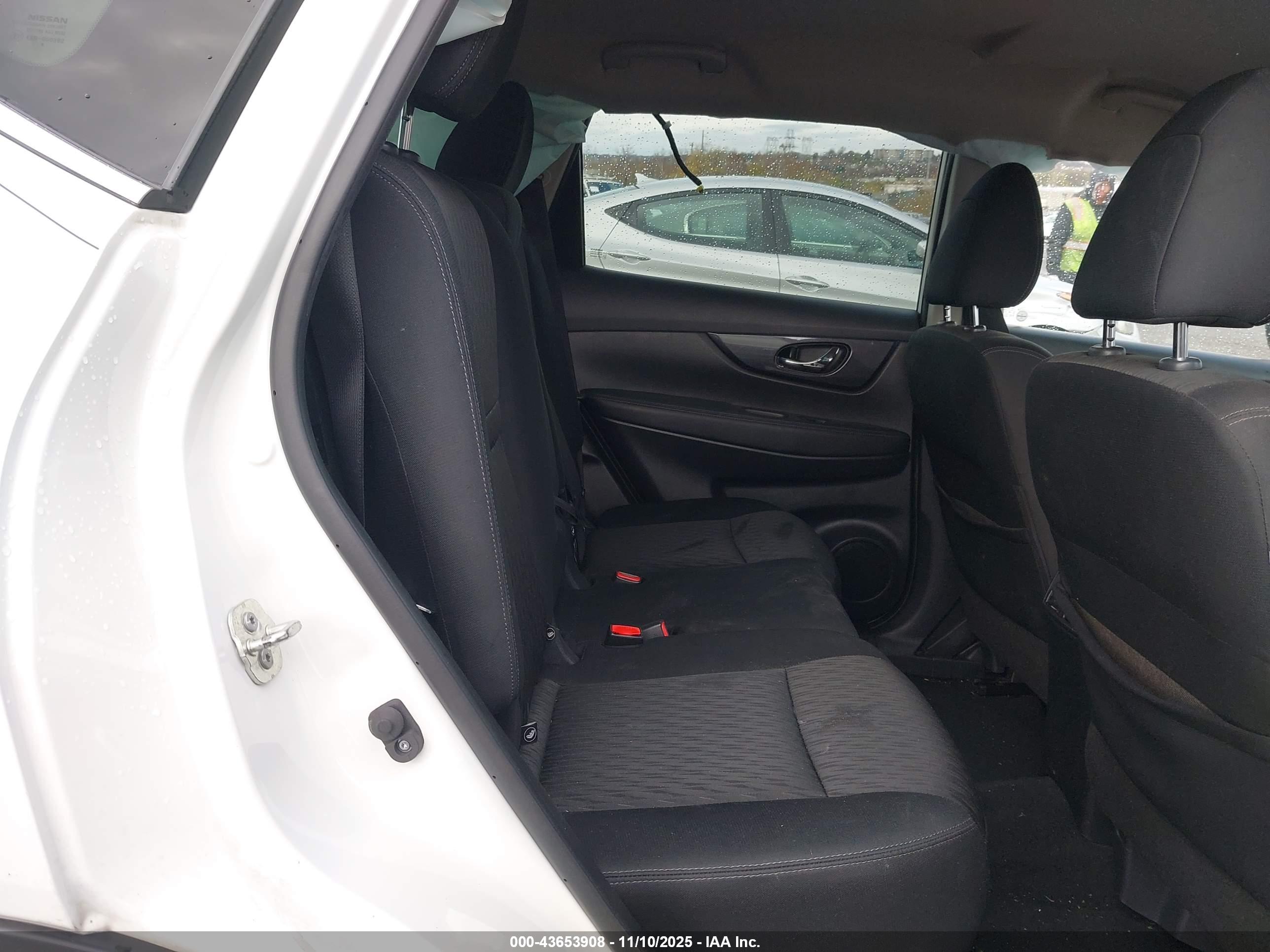 NISSAN ROGUE image 8