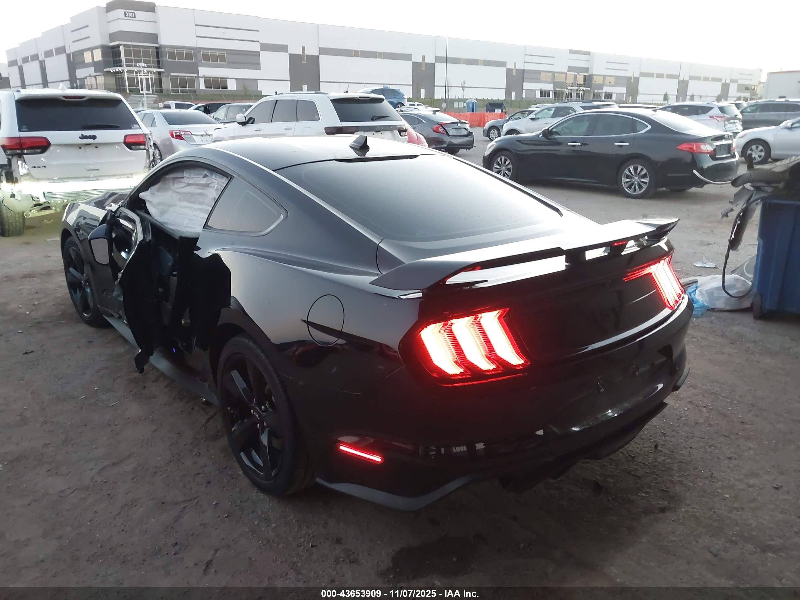 FORD MUSTANG image 3