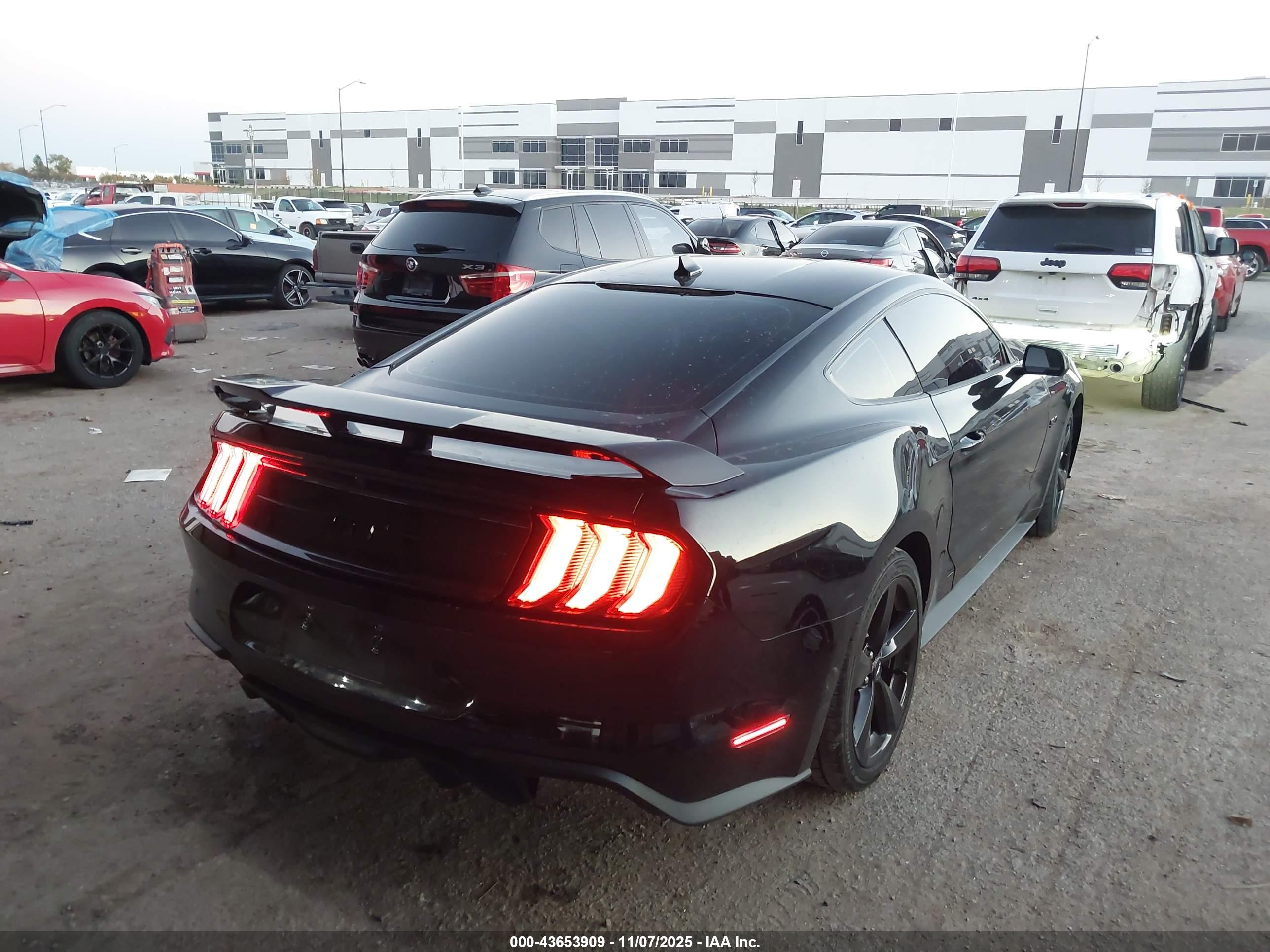 FORD MUSTANG image 4