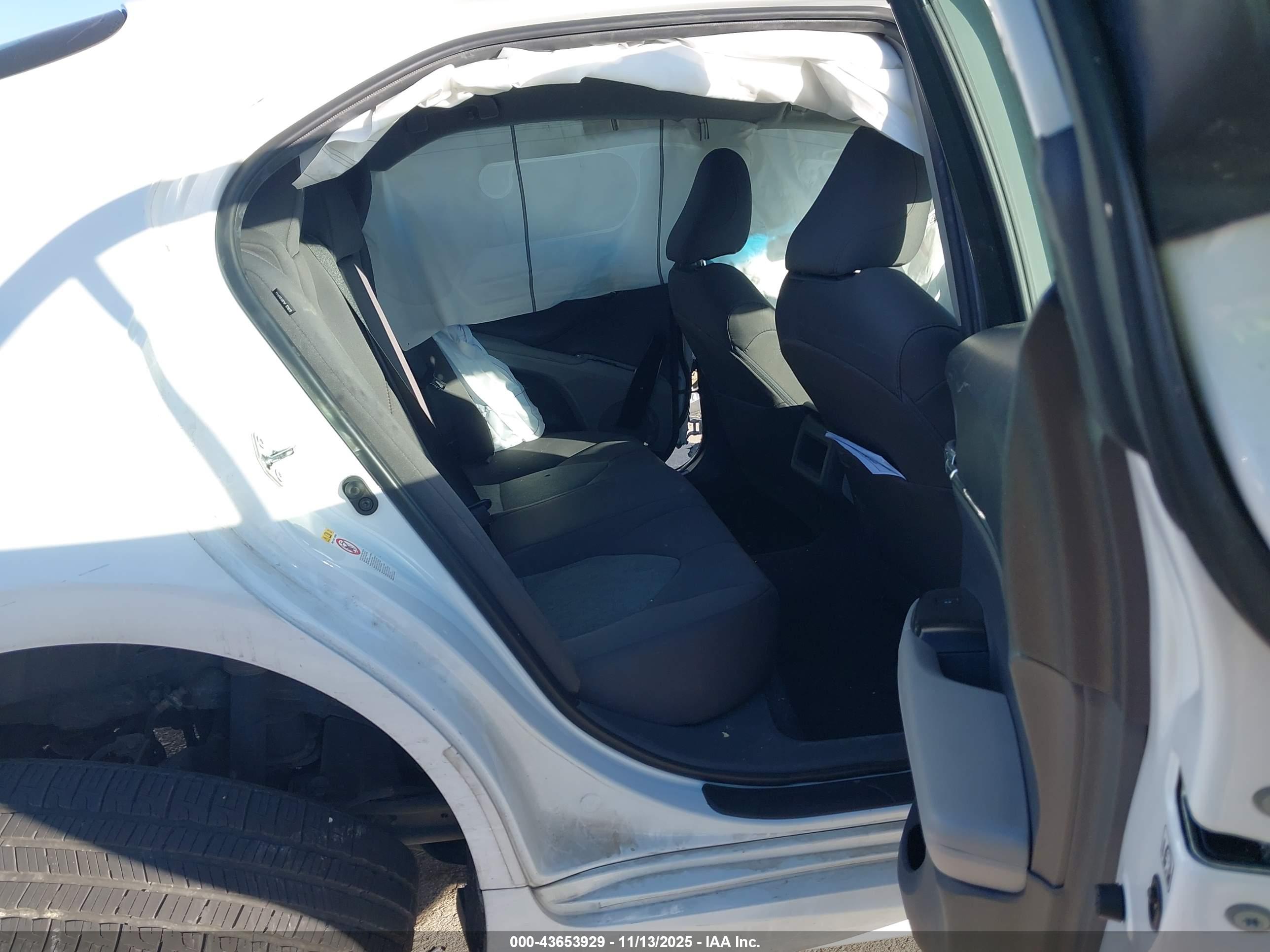 TOYOTA CAMRY image 8