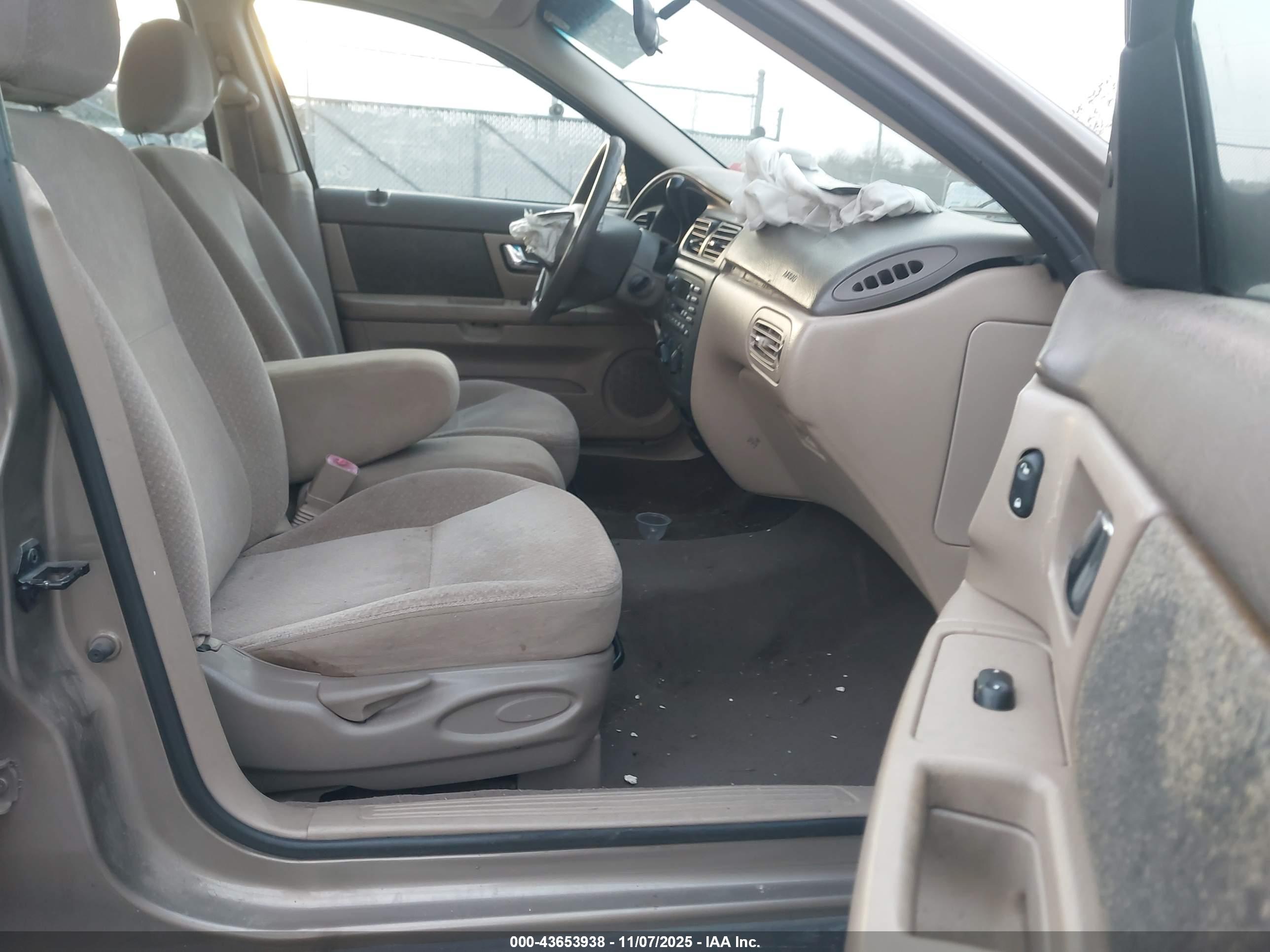 FORD TAURUS image 5