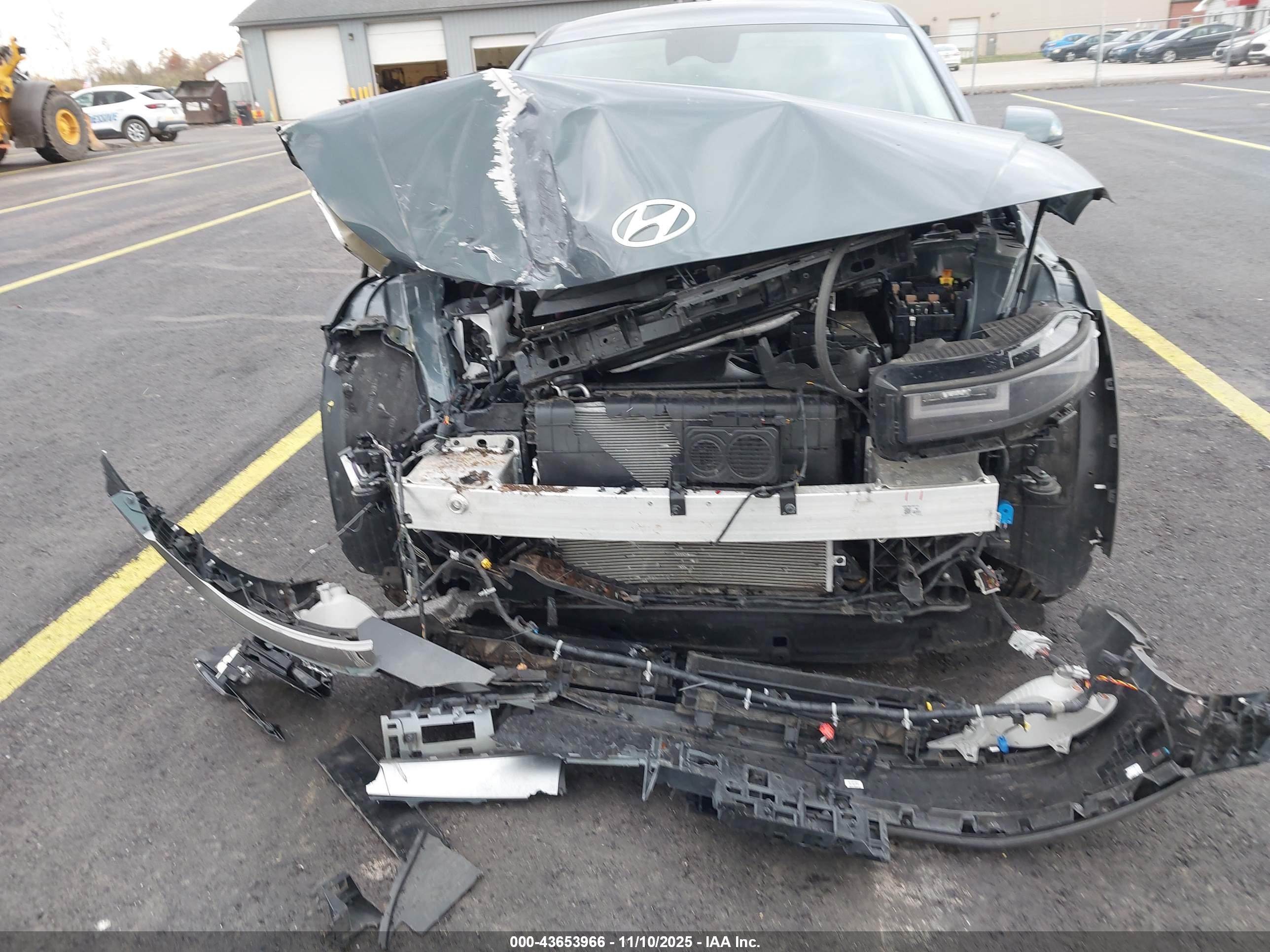 HYUNDAI IONIQ image 6