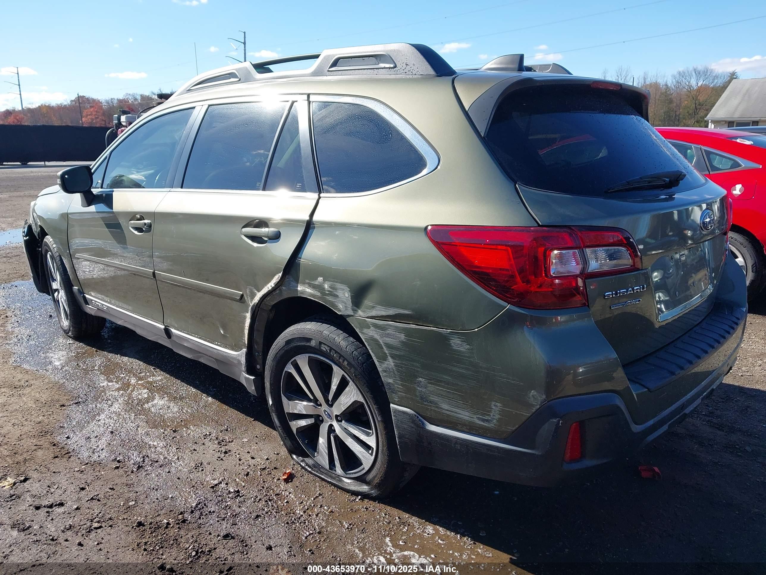 SUBARU OUTBACK image 3