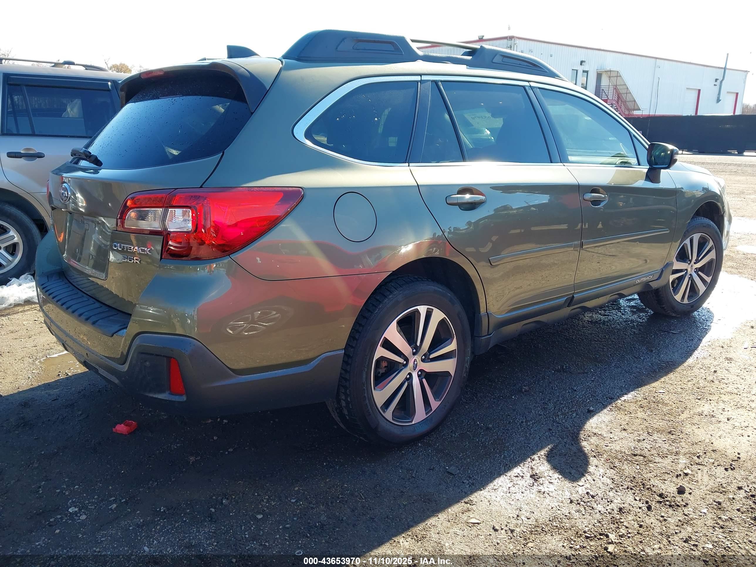 SUBARU OUTBACK image 4