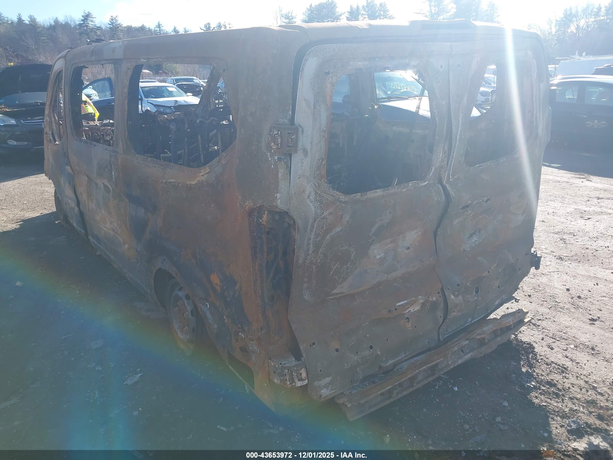 FORD TRANSIT-150 image 3
