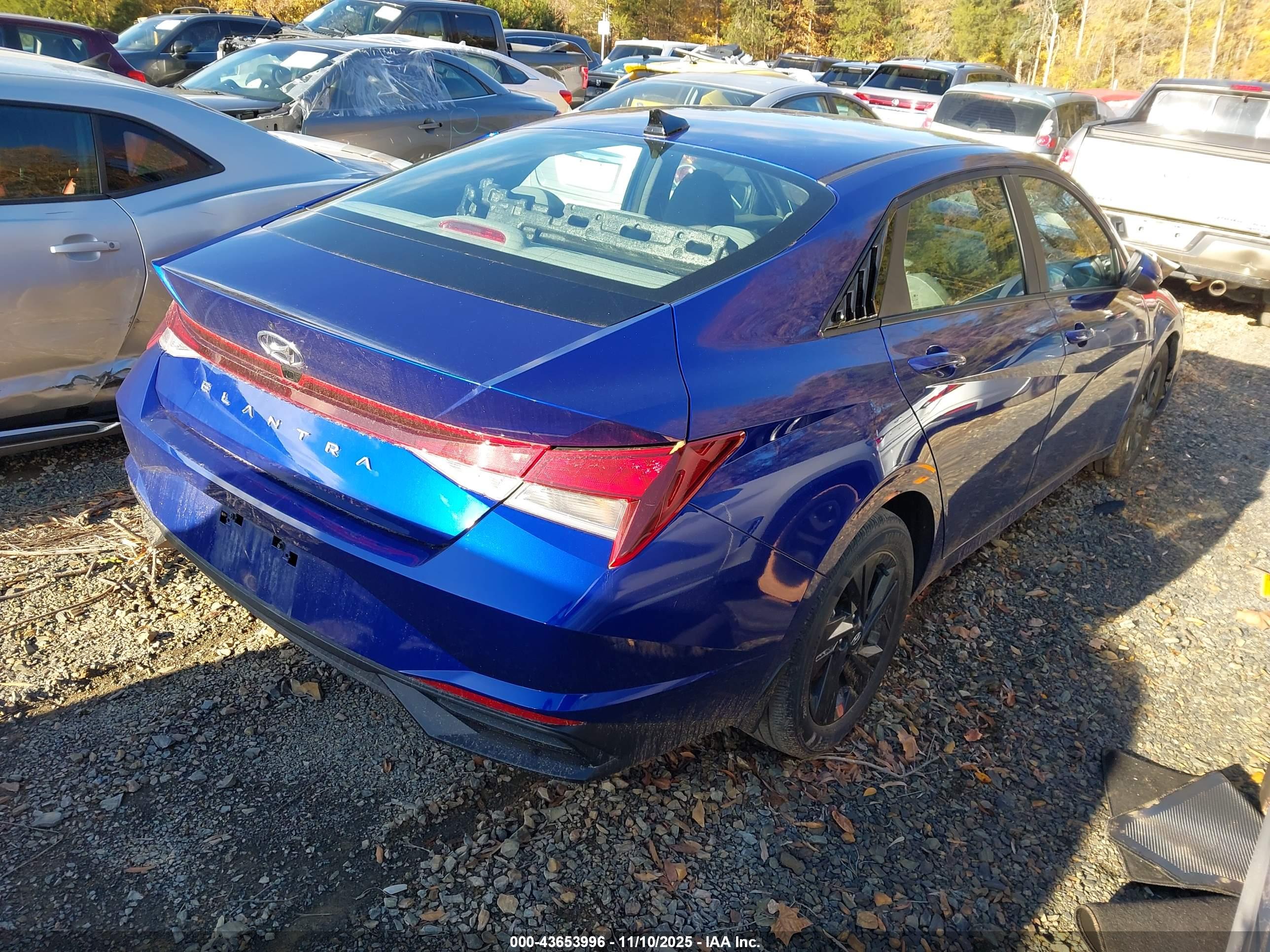 HYUNDAI ELANTRA image 4