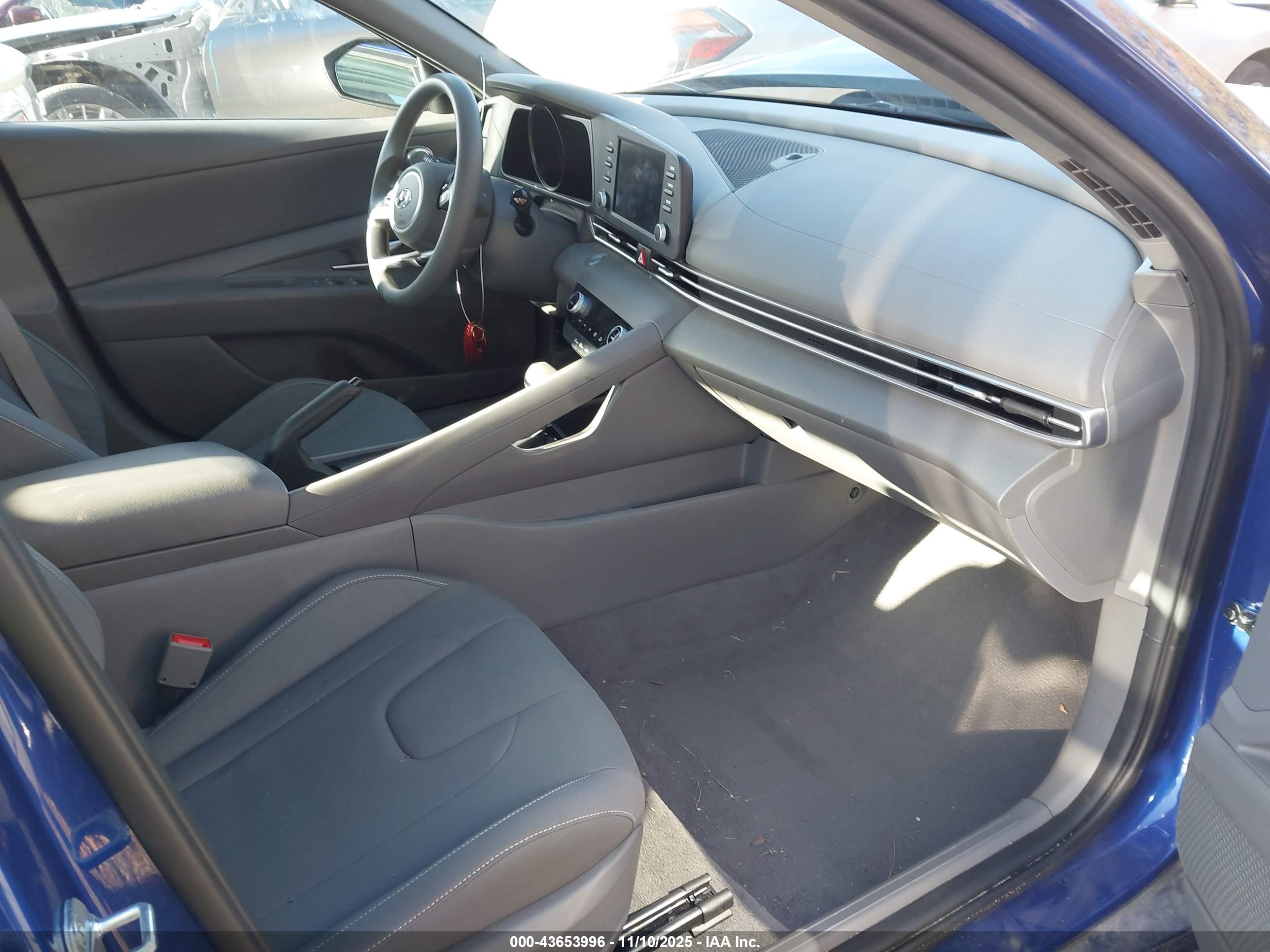 HYUNDAI ELANTRA image 5