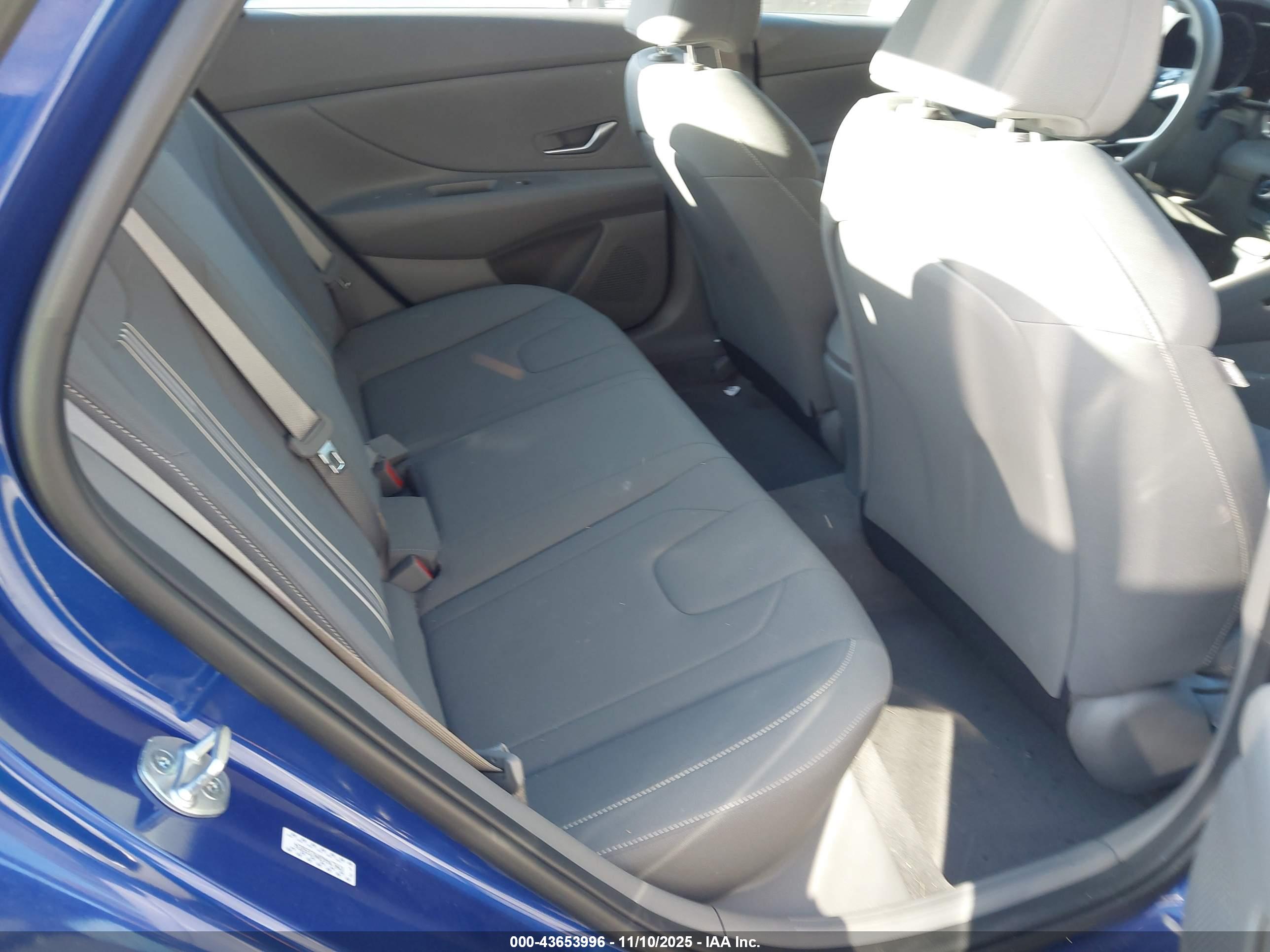 HYUNDAI ELANTRA image 8