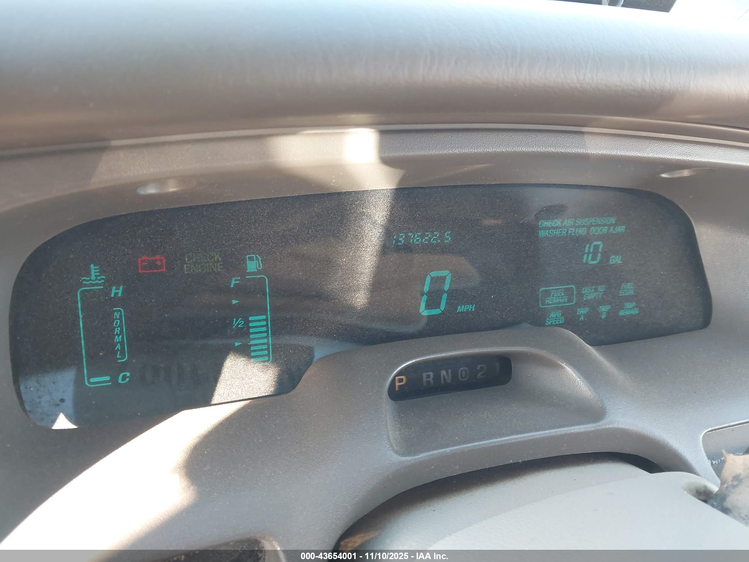 LINCOLN TOWN image 7
