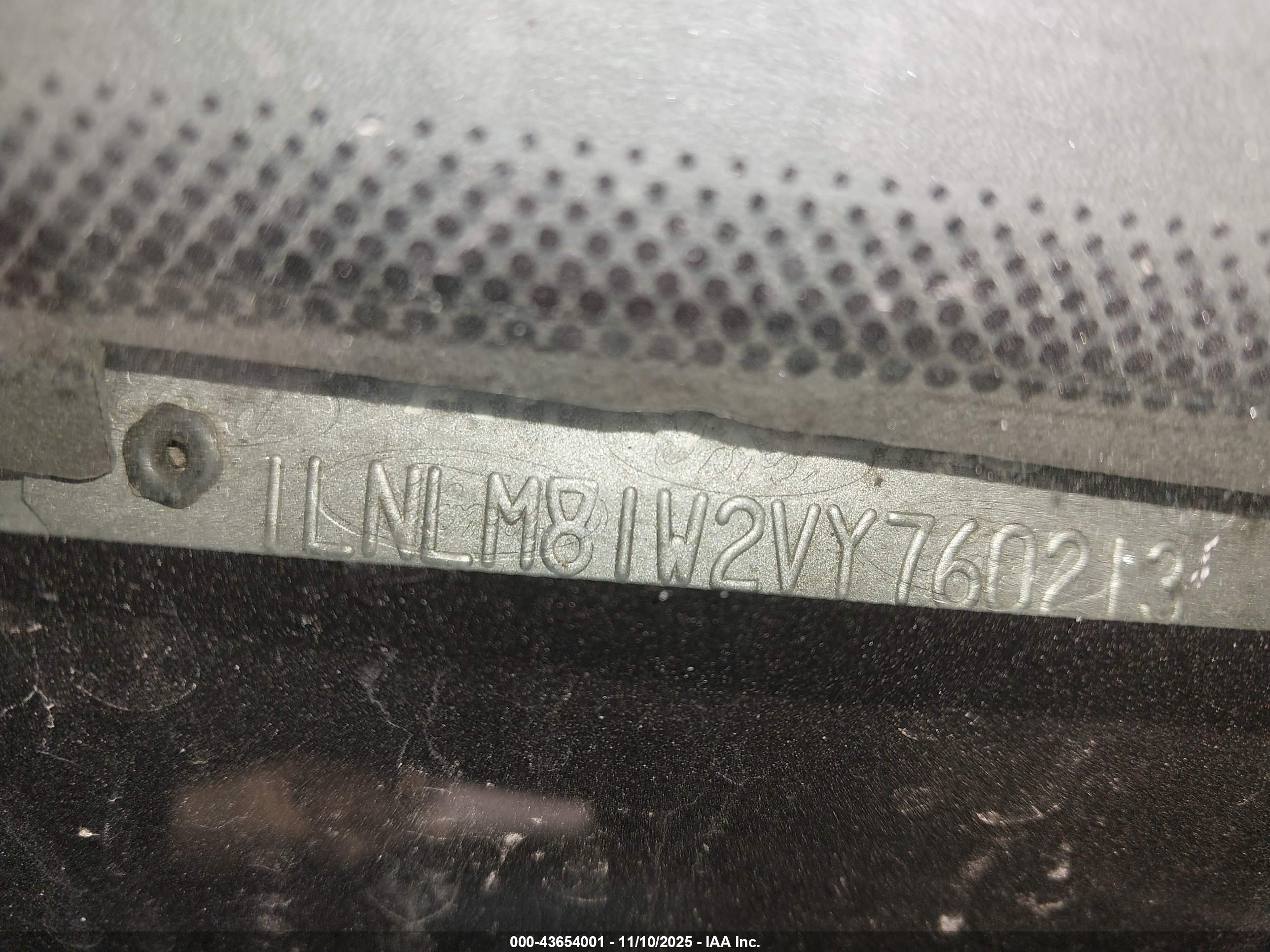 LINCOLN TOWN image 9