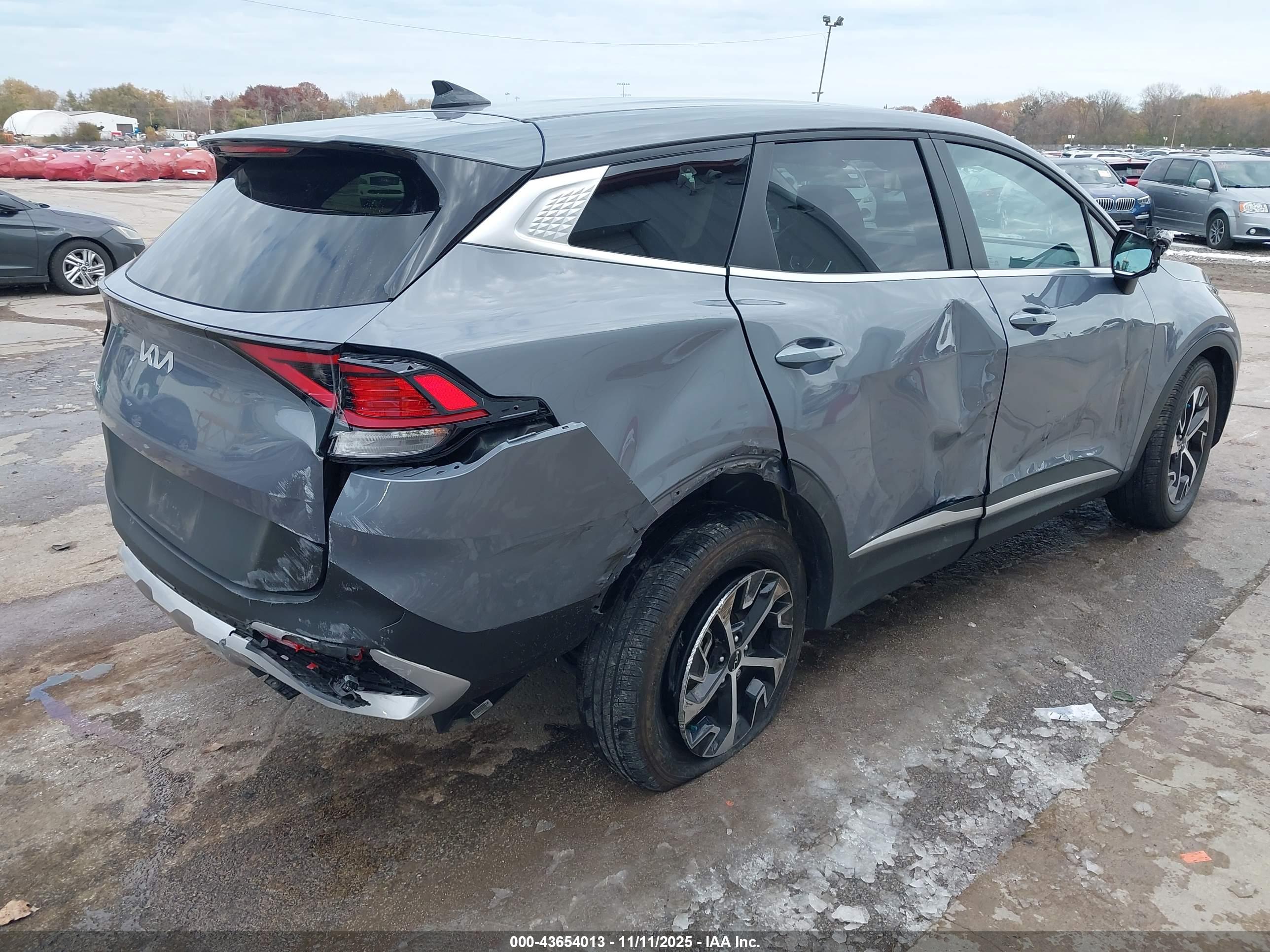 KIA SPORTAGE image 4