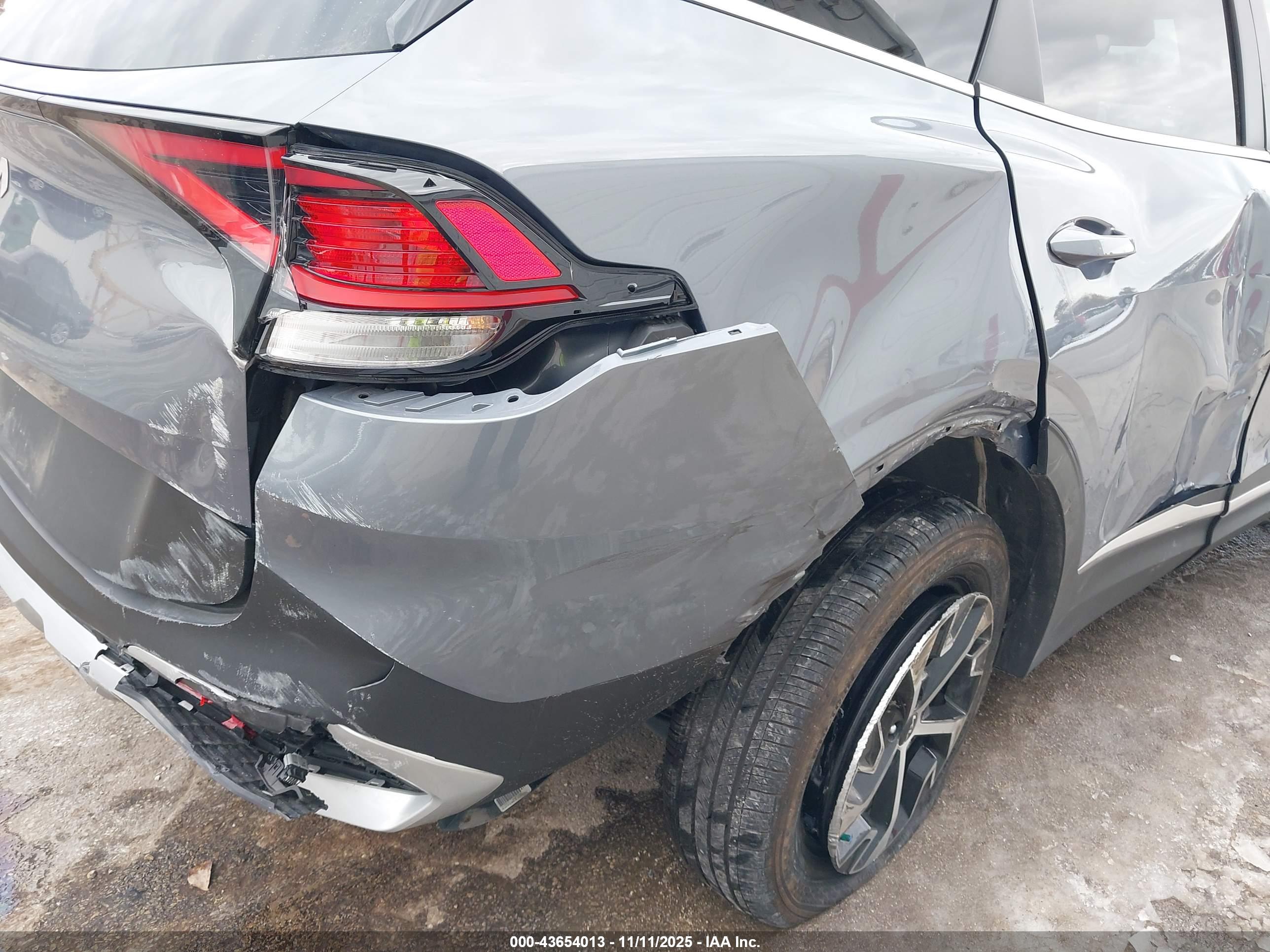 KIA SPORTAGE image 6