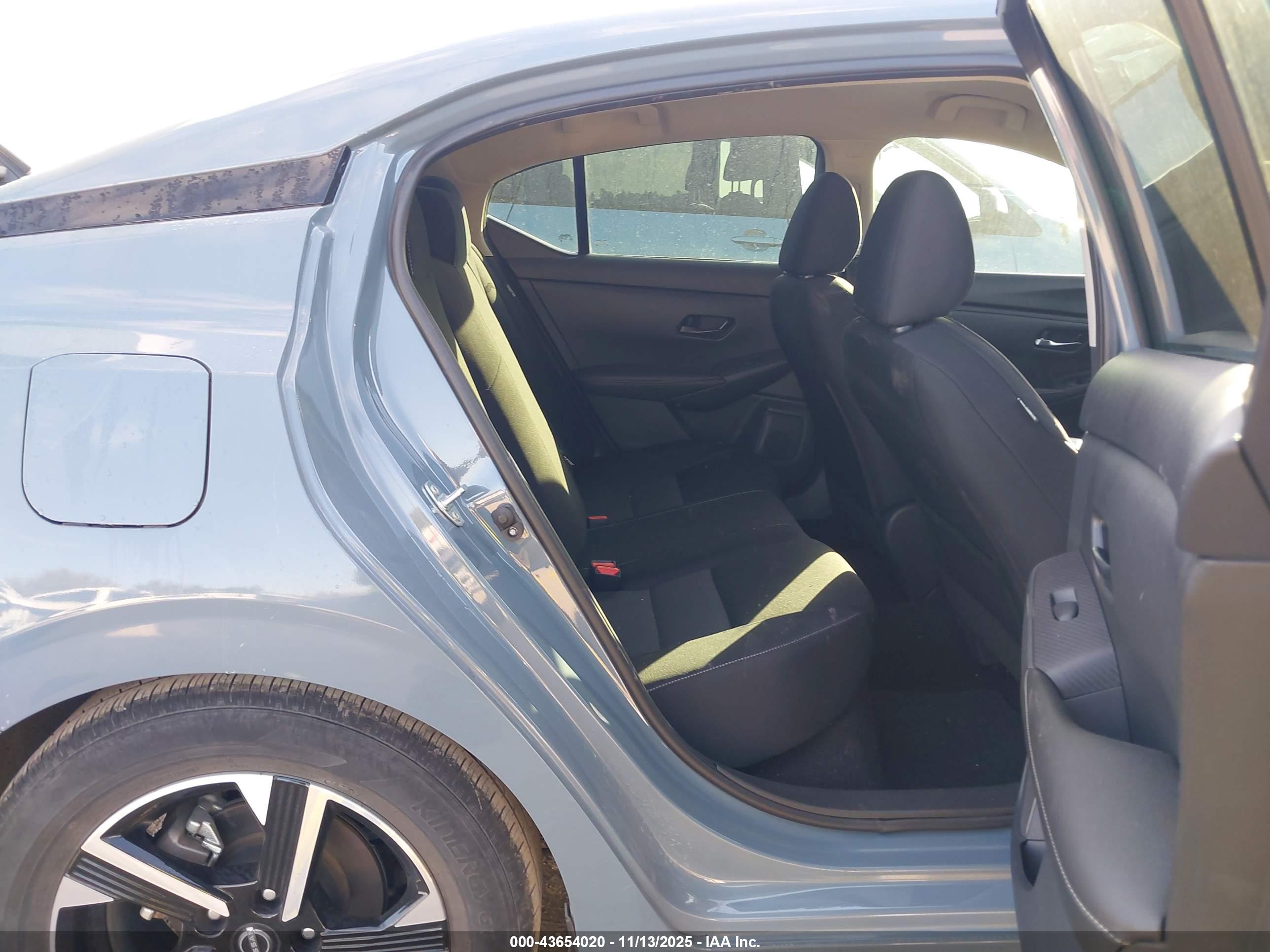 NISSAN SENTRA image 8