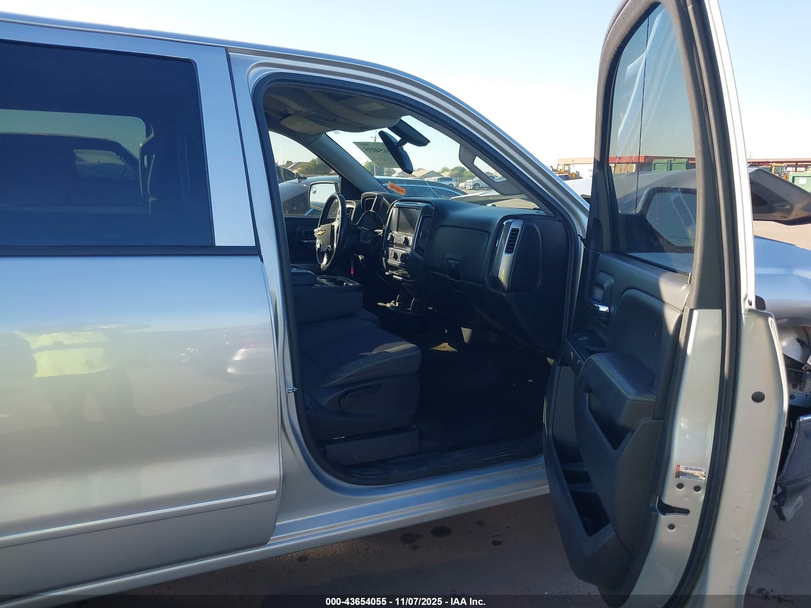CHEVROLET SILVERADO image 5