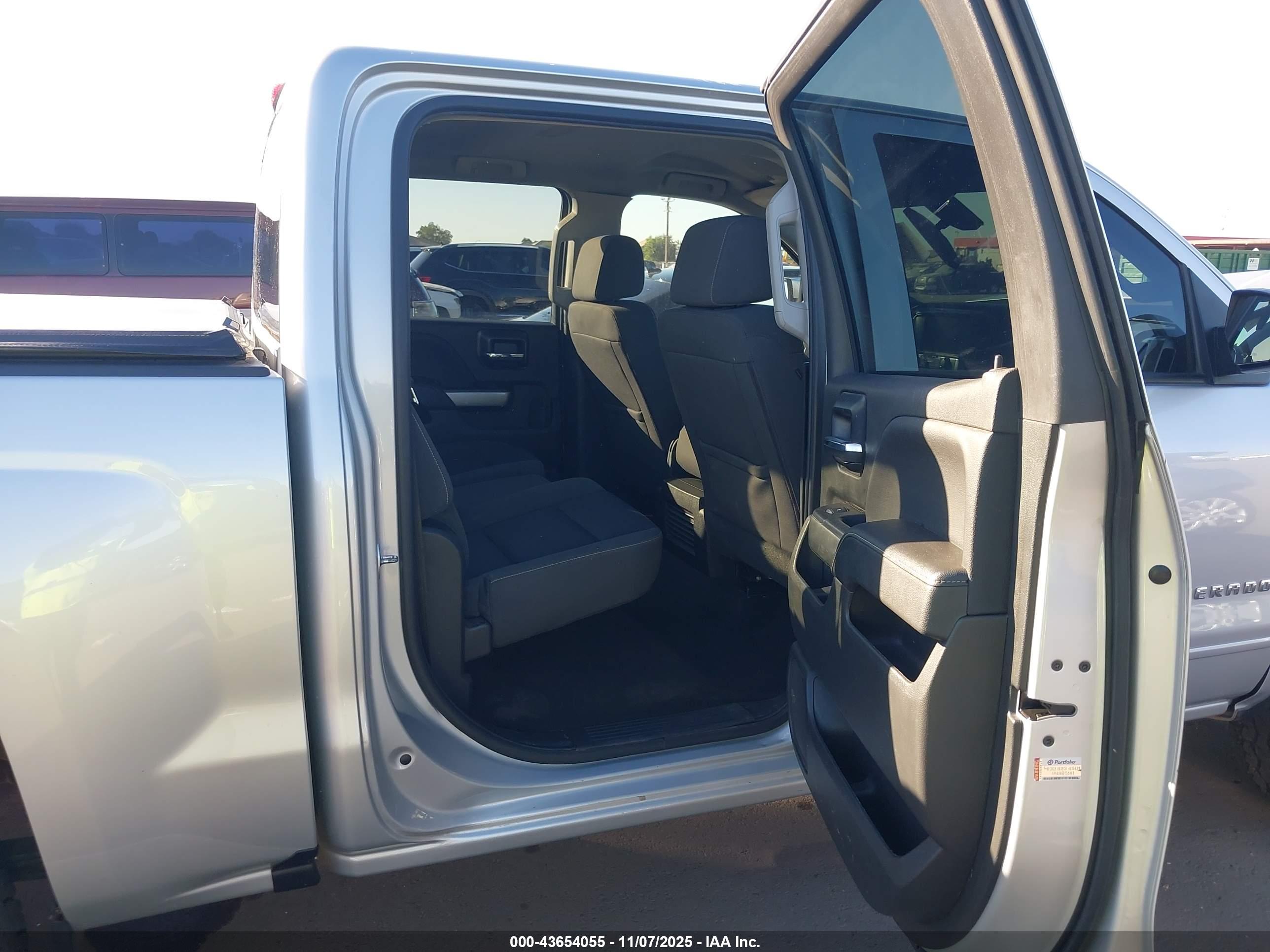 CHEVROLET SILVERADO image 8