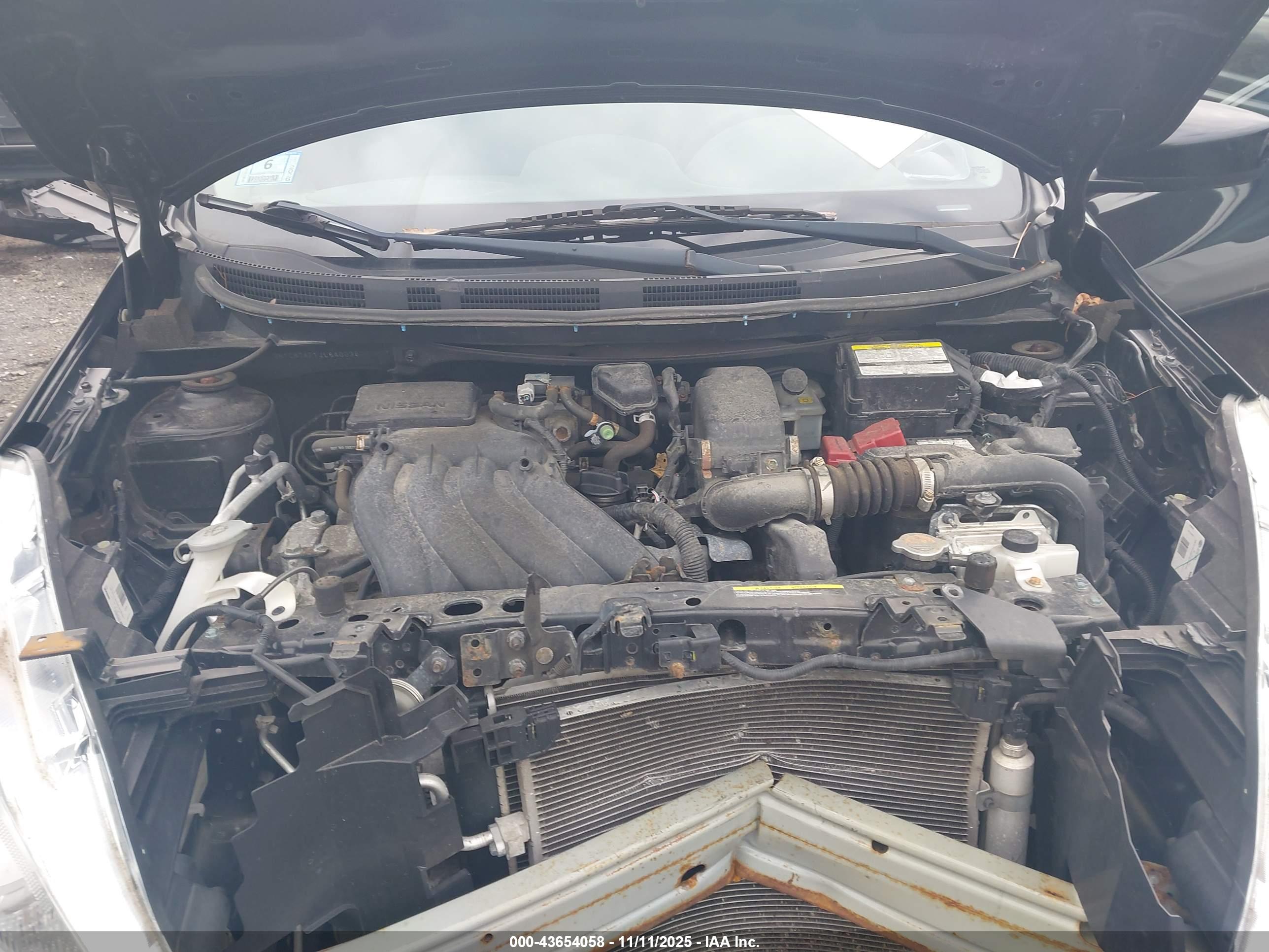 NISSAN VERSA image 10