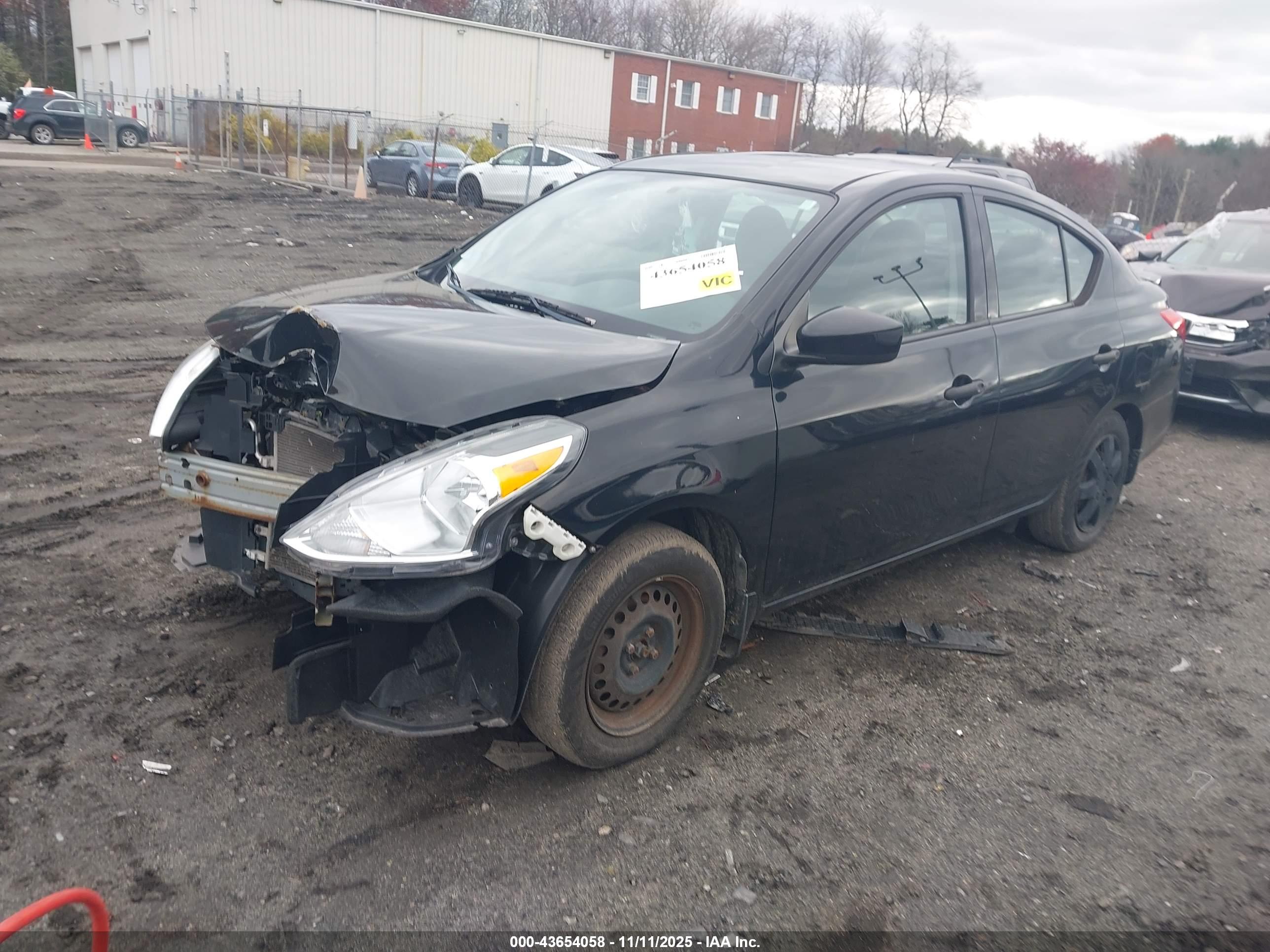 NISSAN VERSA image 2