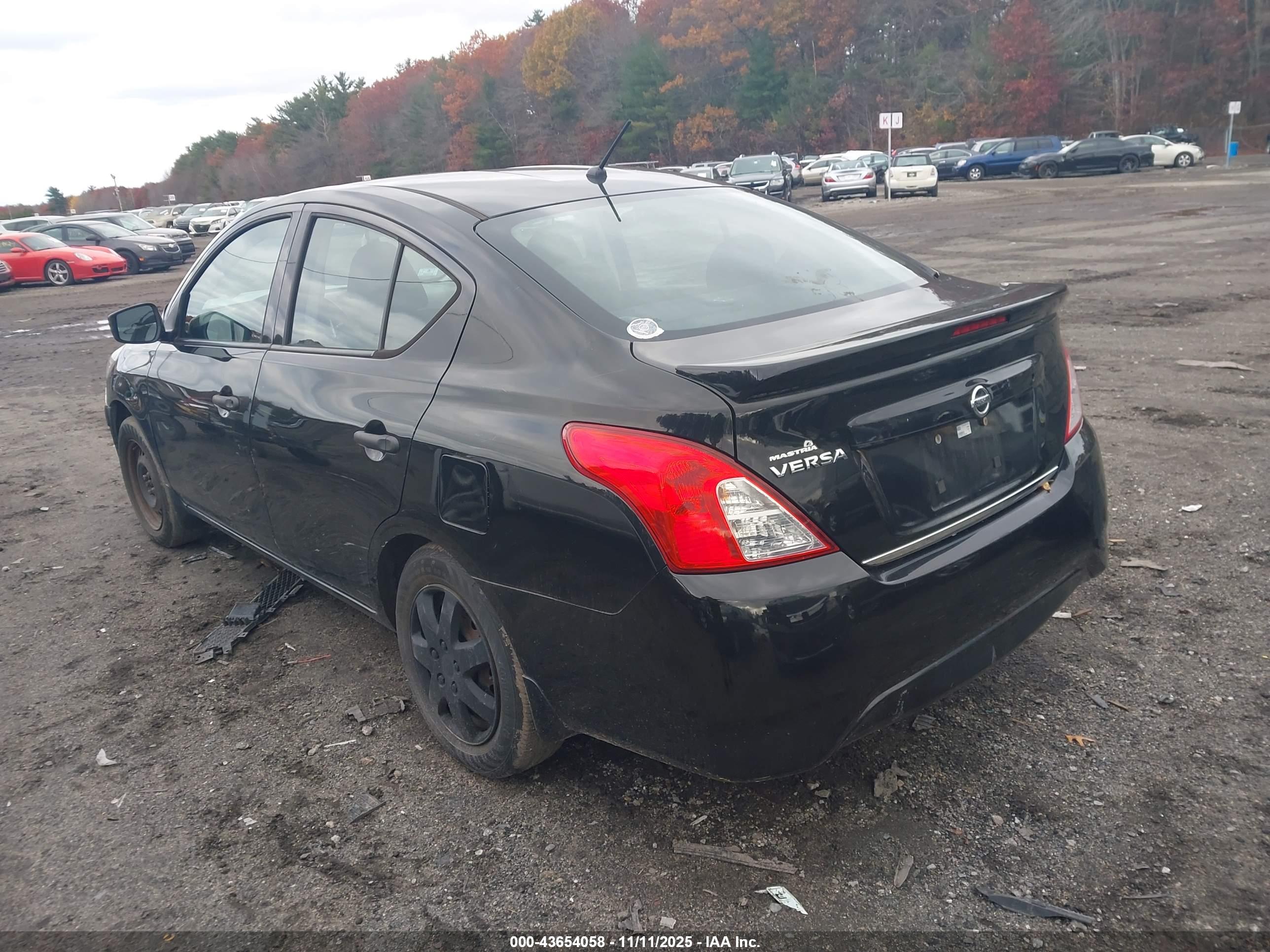 NISSAN VERSA image 3