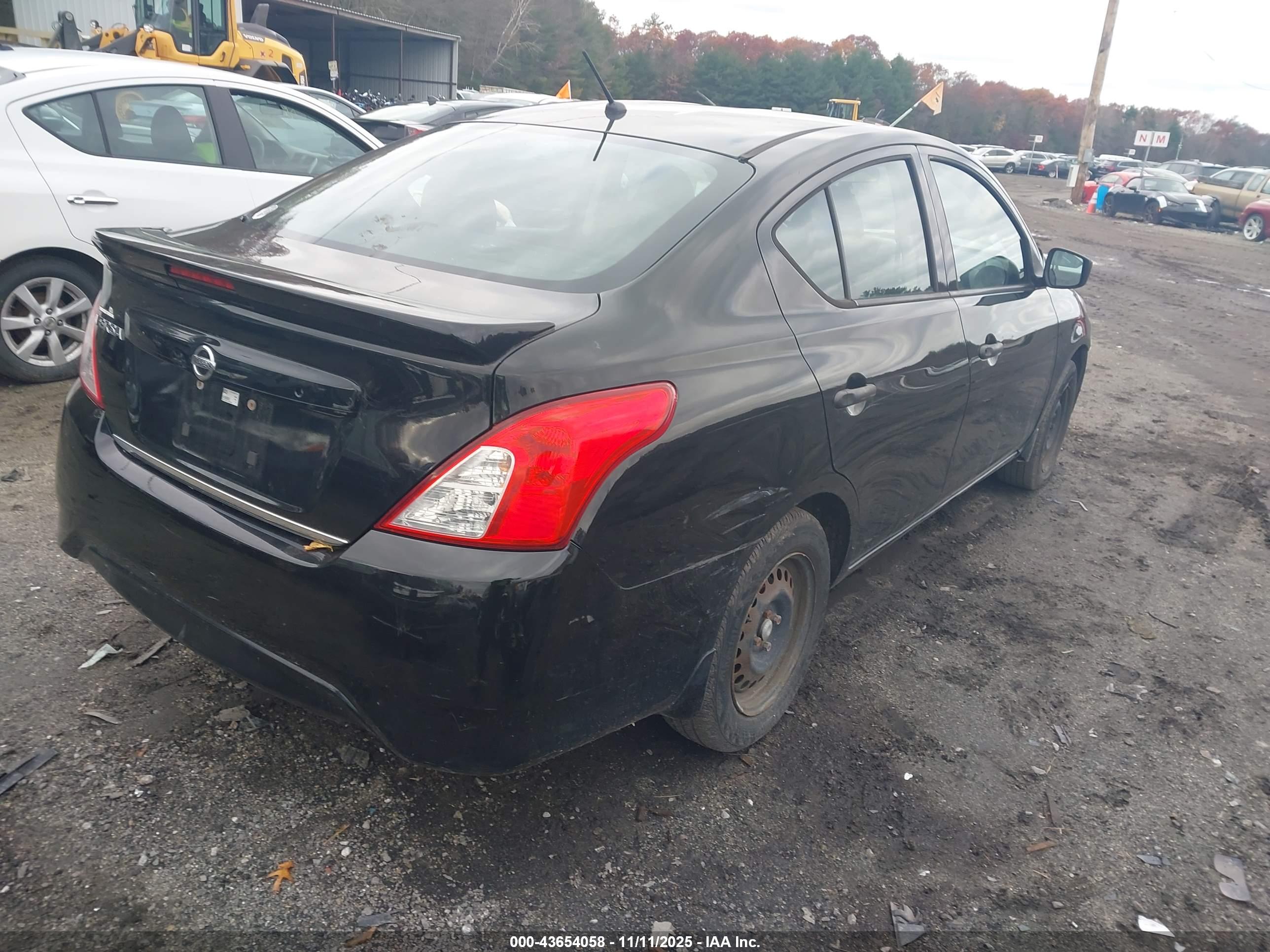 NISSAN VERSA image 4