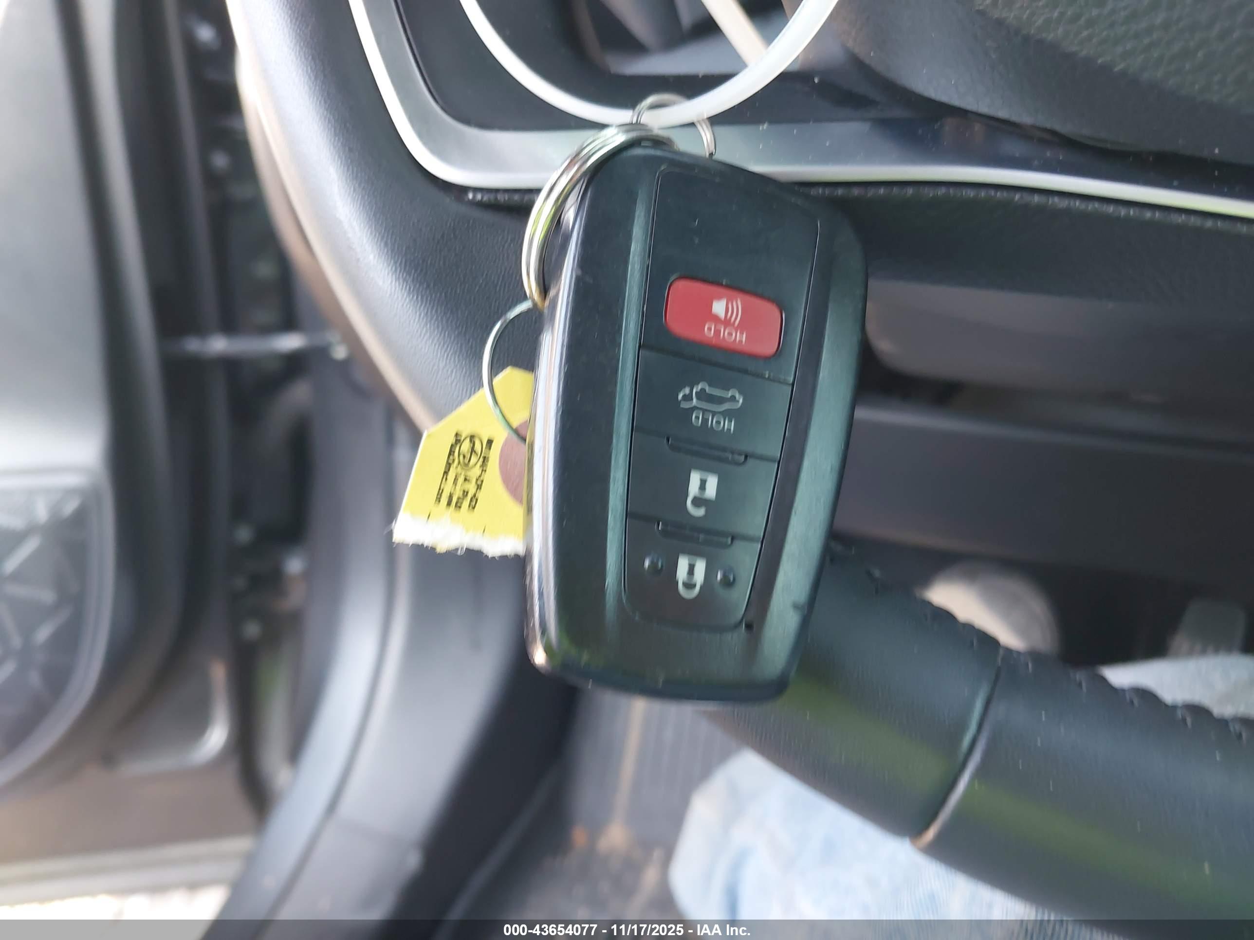 TOYOTA RAV4 image 11