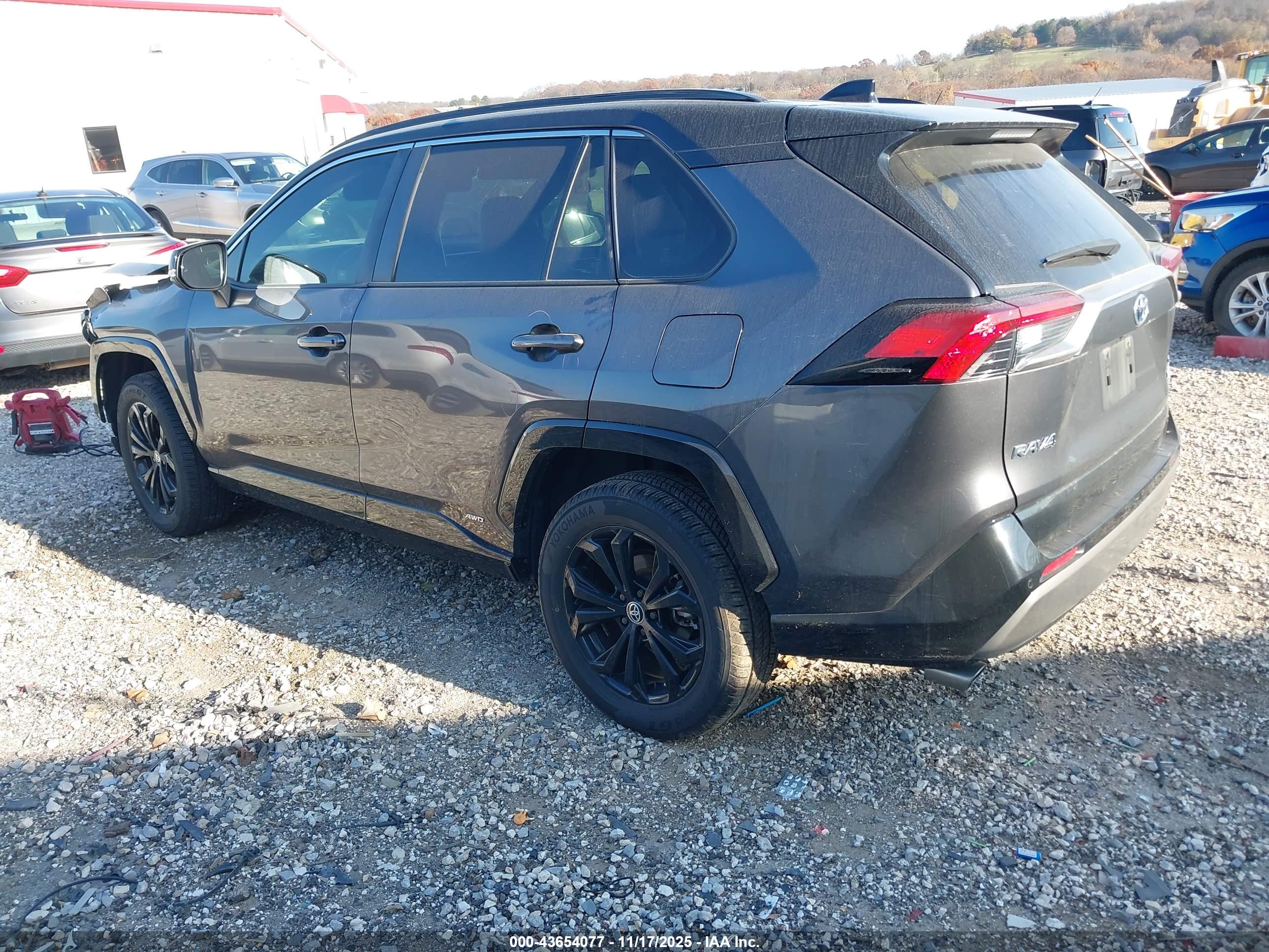TOYOTA RAV4 image 3