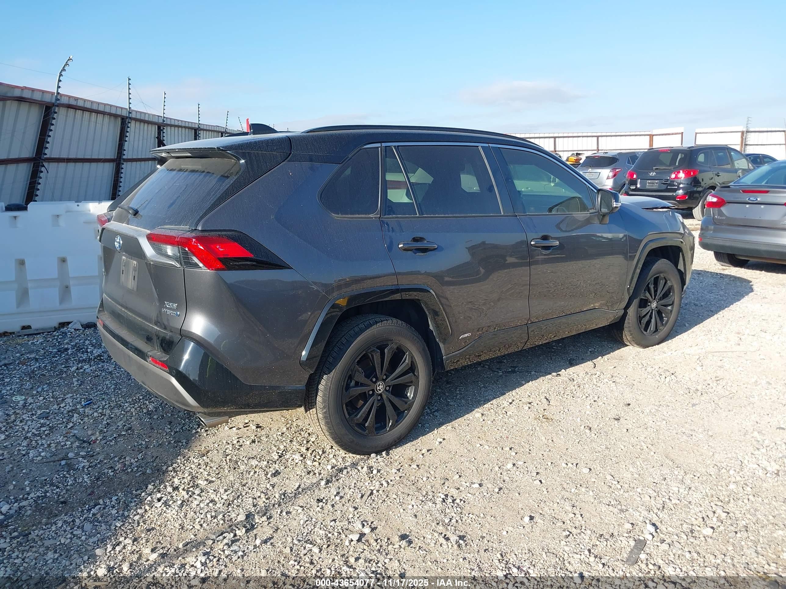 TOYOTA RAV4 image 4