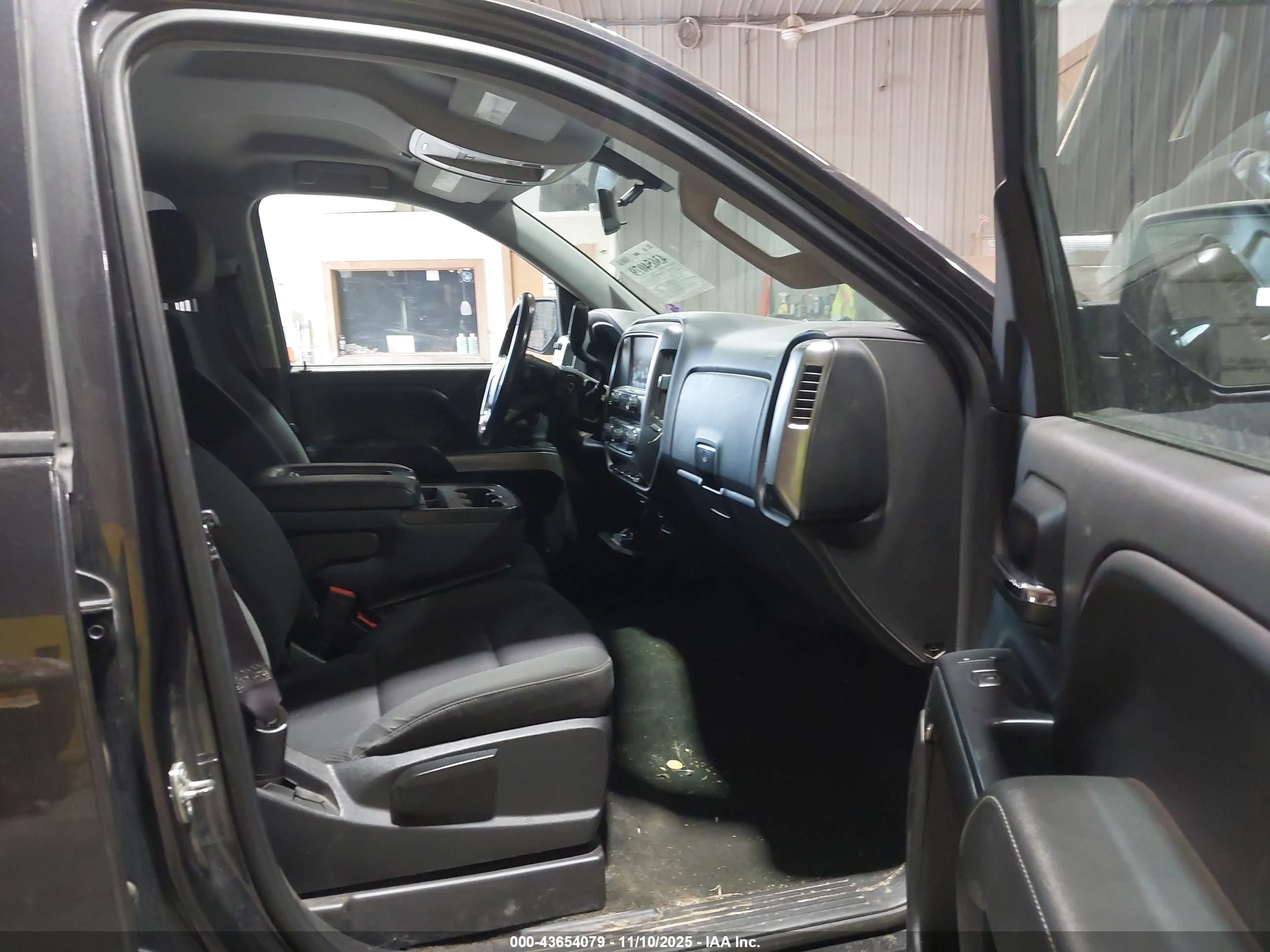 CHEVROLET SILVERADO image 5