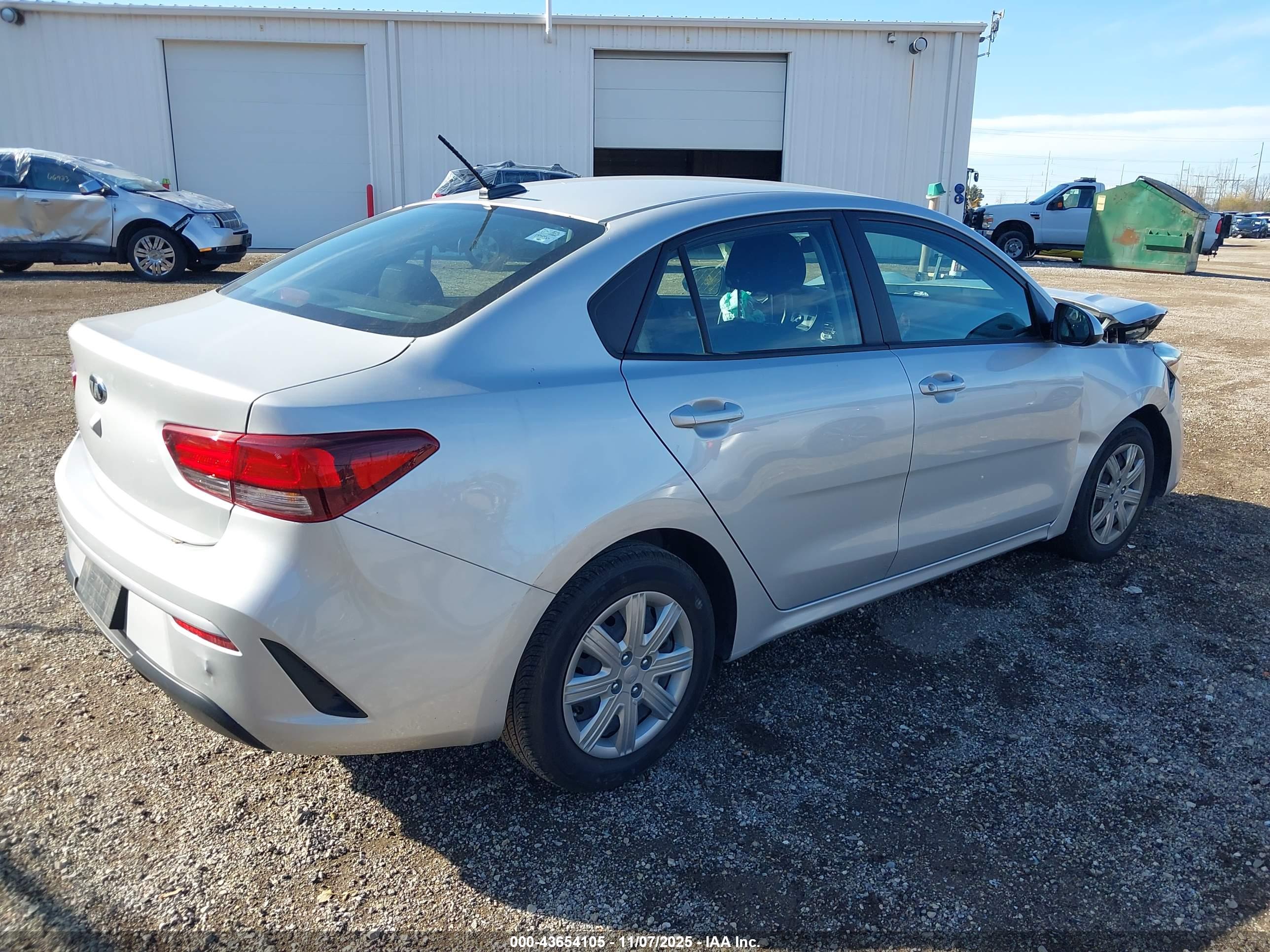 KIA RIO image 4