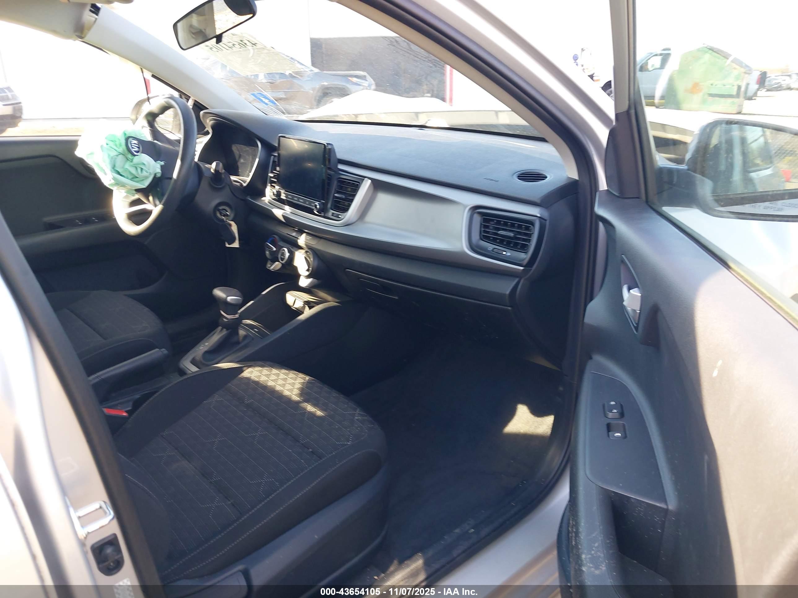 KIA RIO image 5
