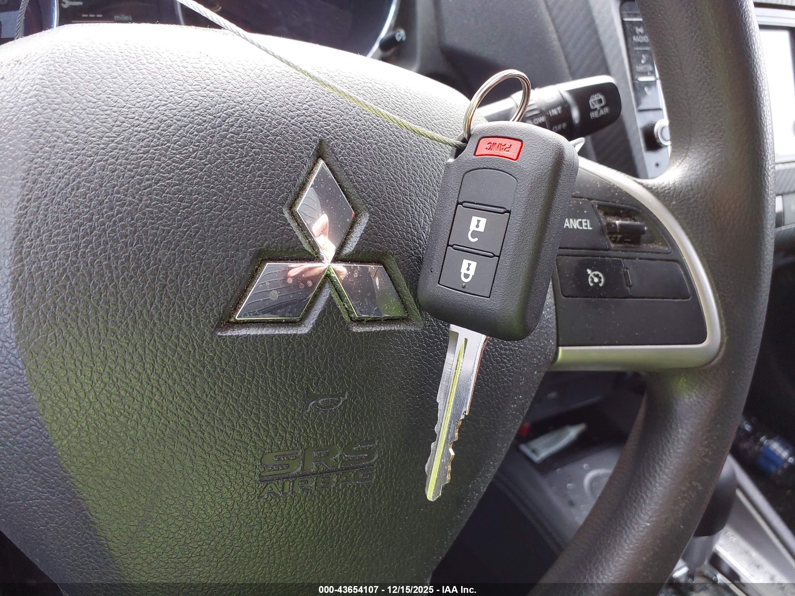 MITSUBISHI OUTLANDER image 11