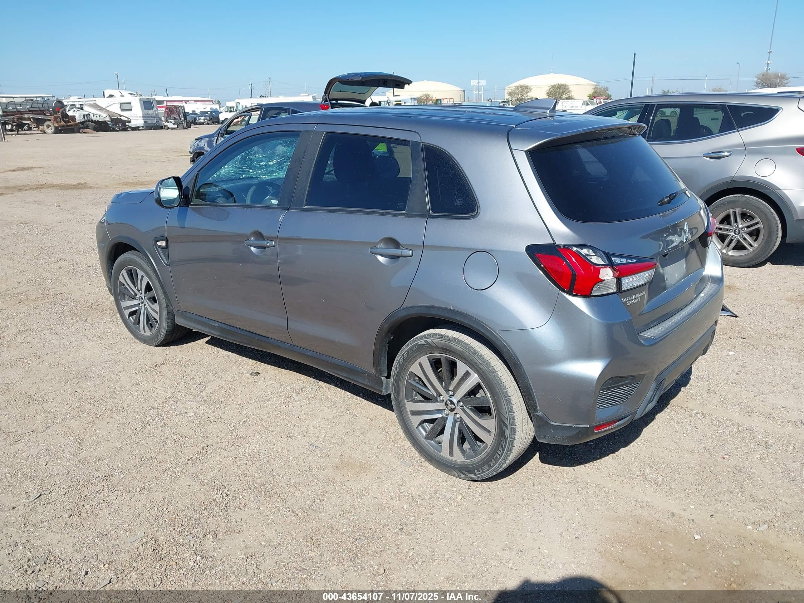 MITSUBISHI OUTLANDER image 3