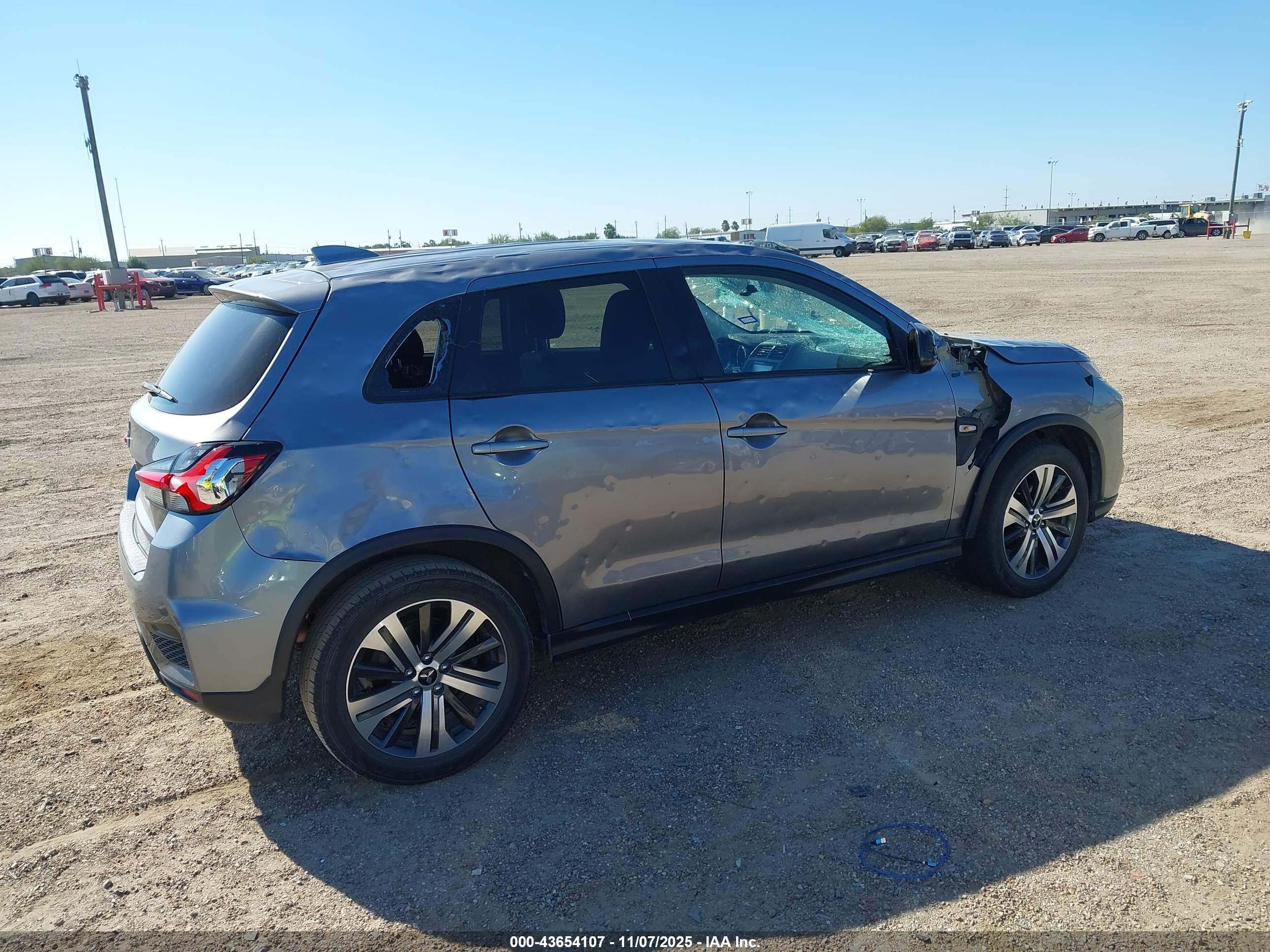 MITSUBISHI OUTLANDER image 4