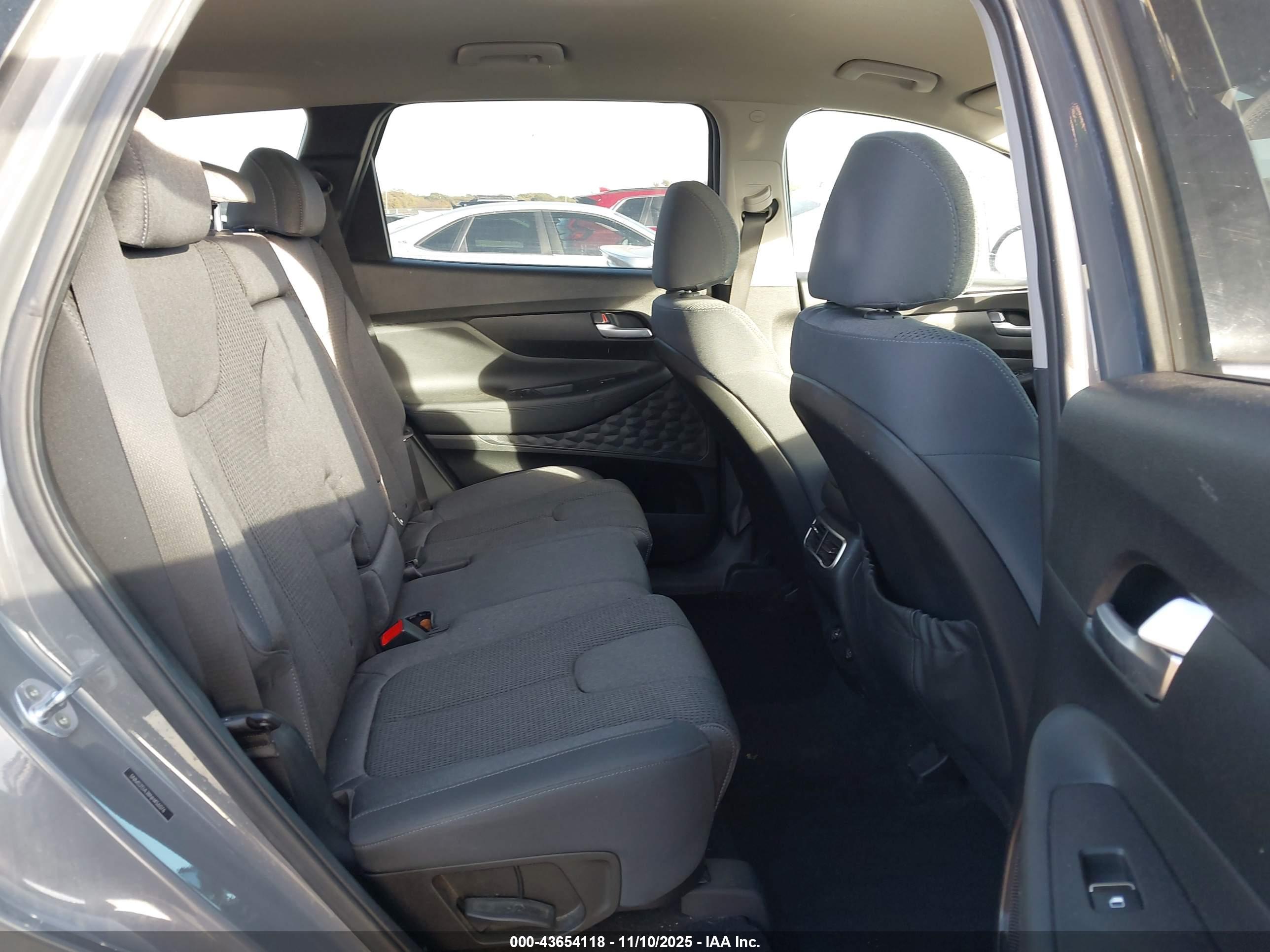 HYUNDAI SANTA image 8
