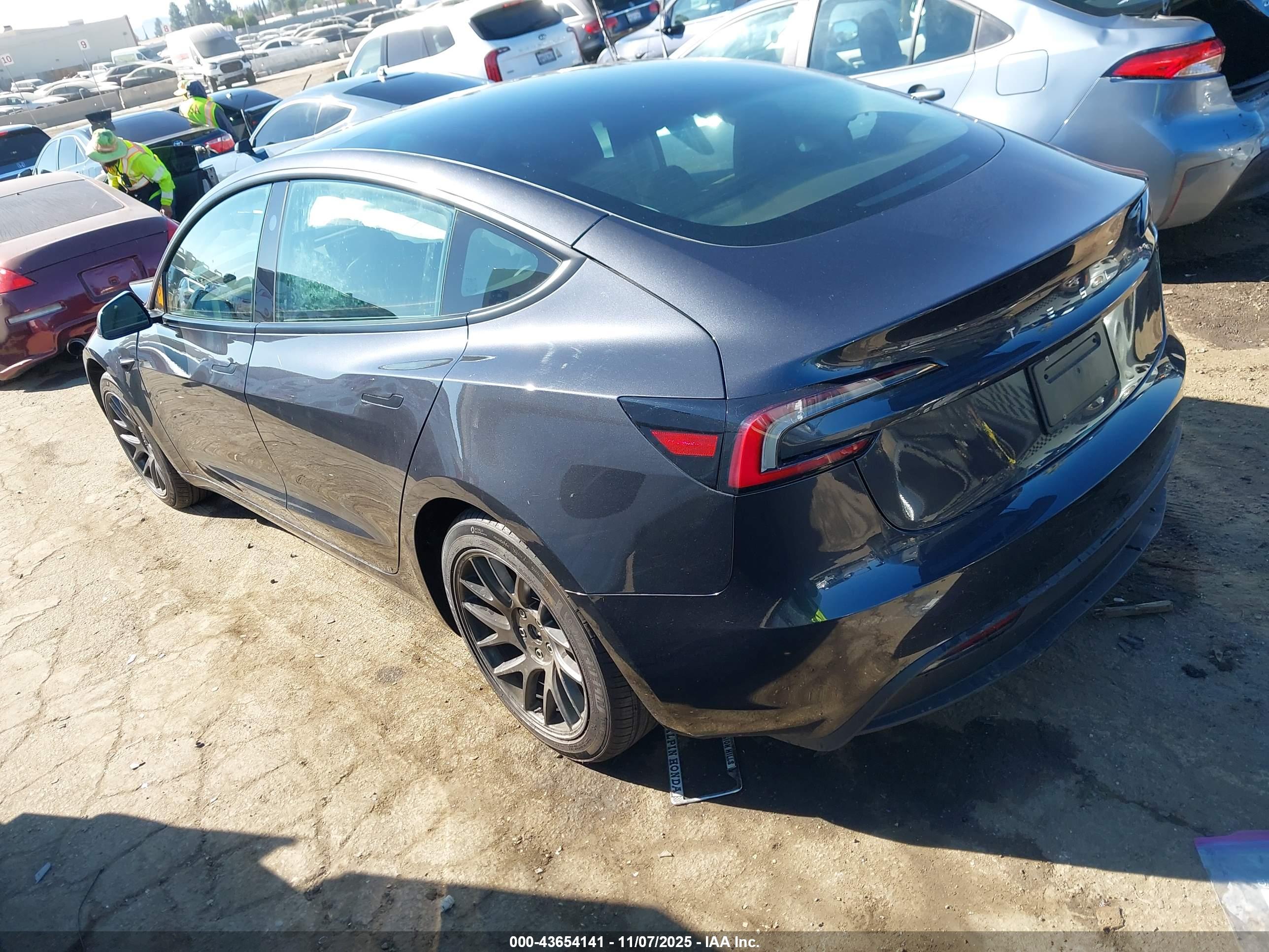 TESLA MODEL image 3