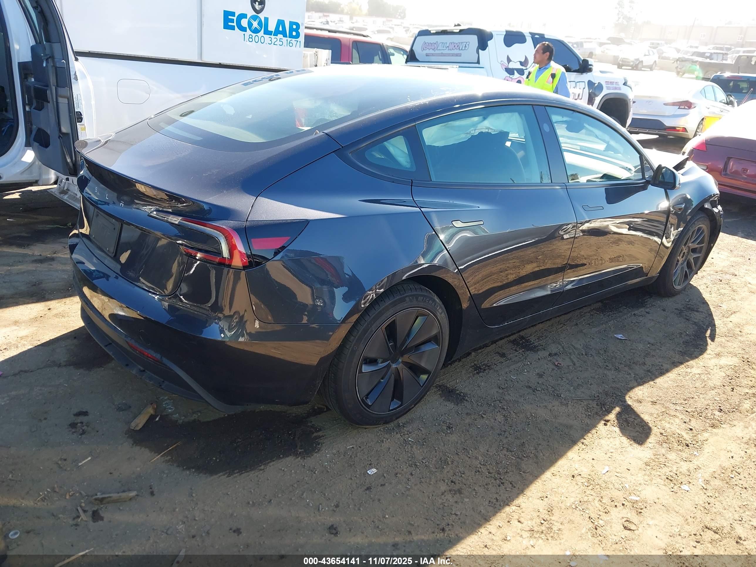 TESLA MODEL image 4
