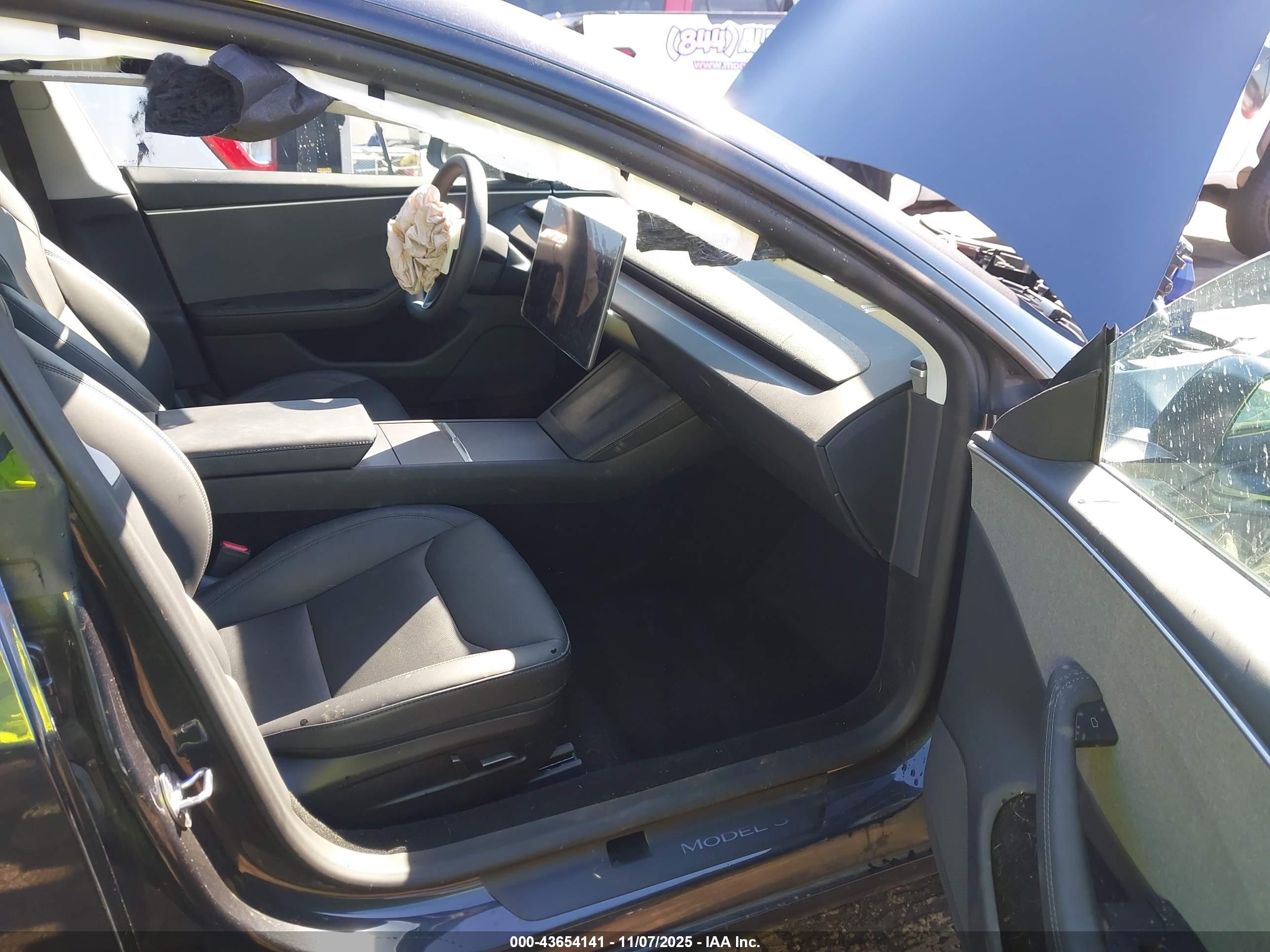 TESLA MODEL image 5