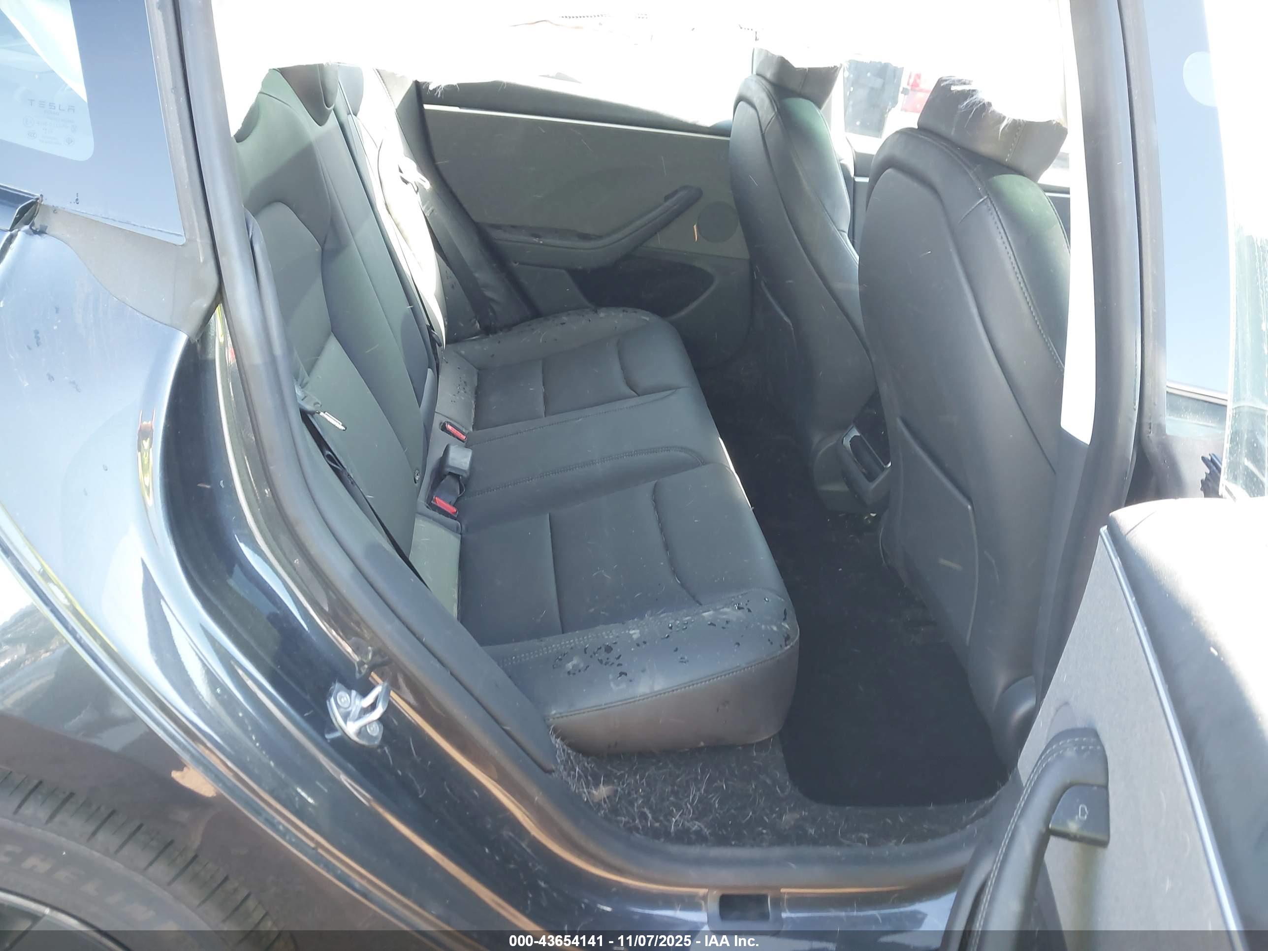 TESLA MODEL image 8
