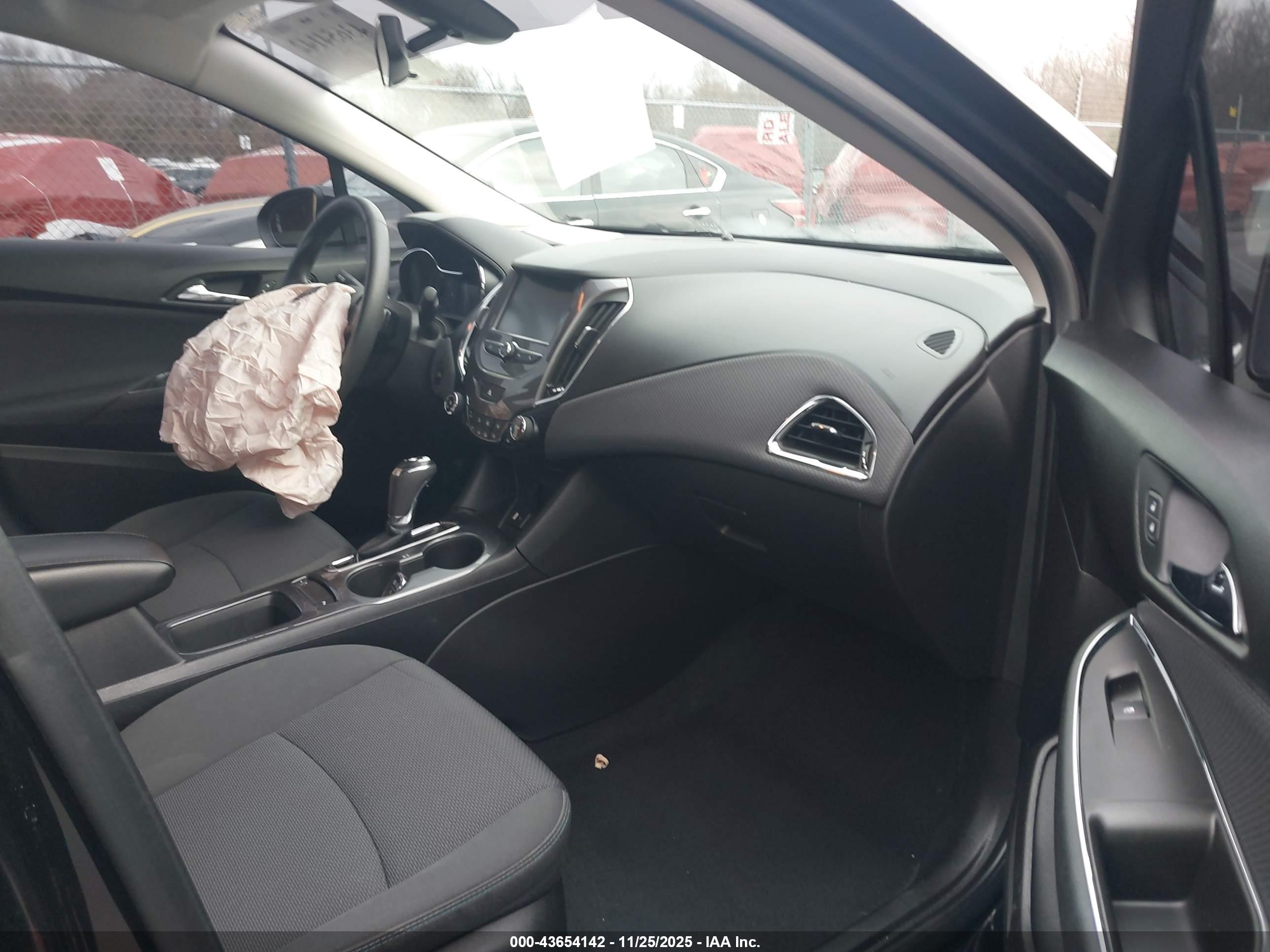 CHEVROLET CRUZE image 5