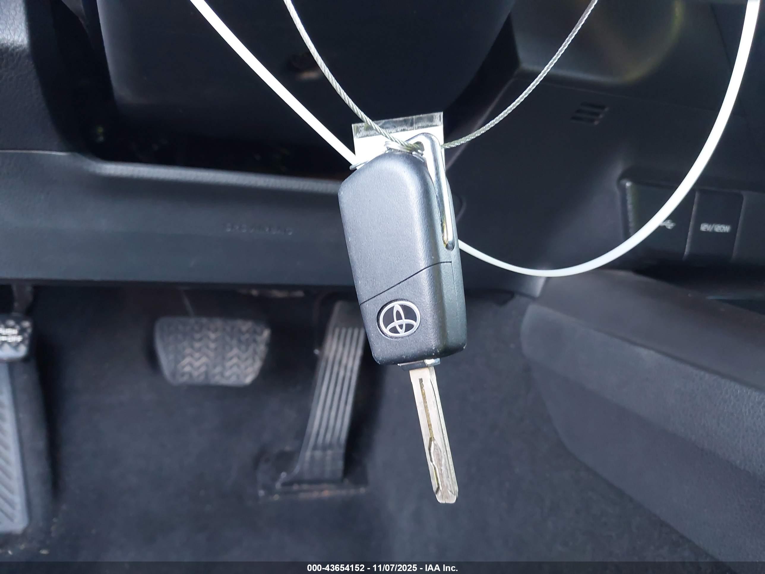 TOYOTA CAMRY image 11