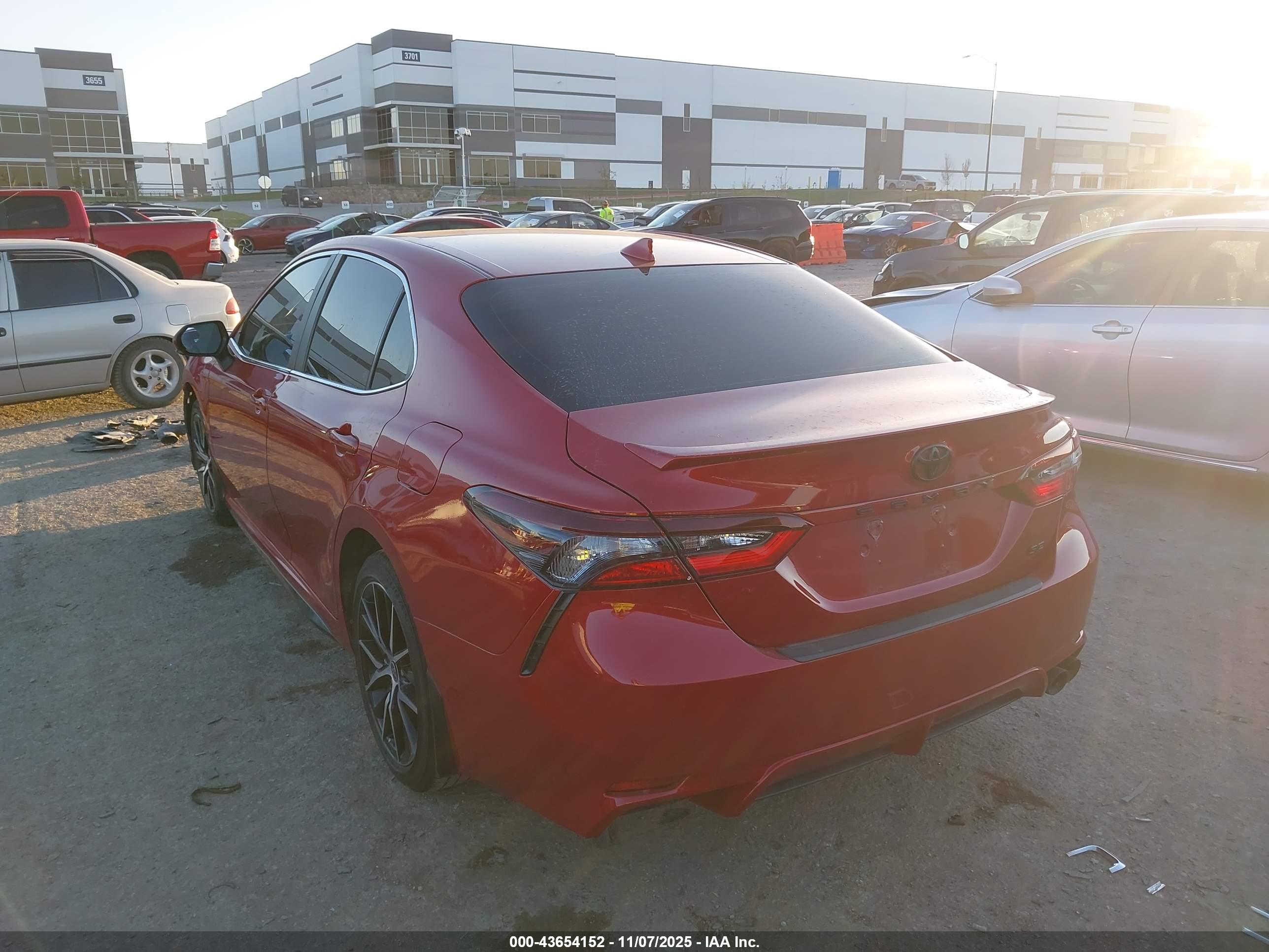 TOYOTA CAMRY image 3