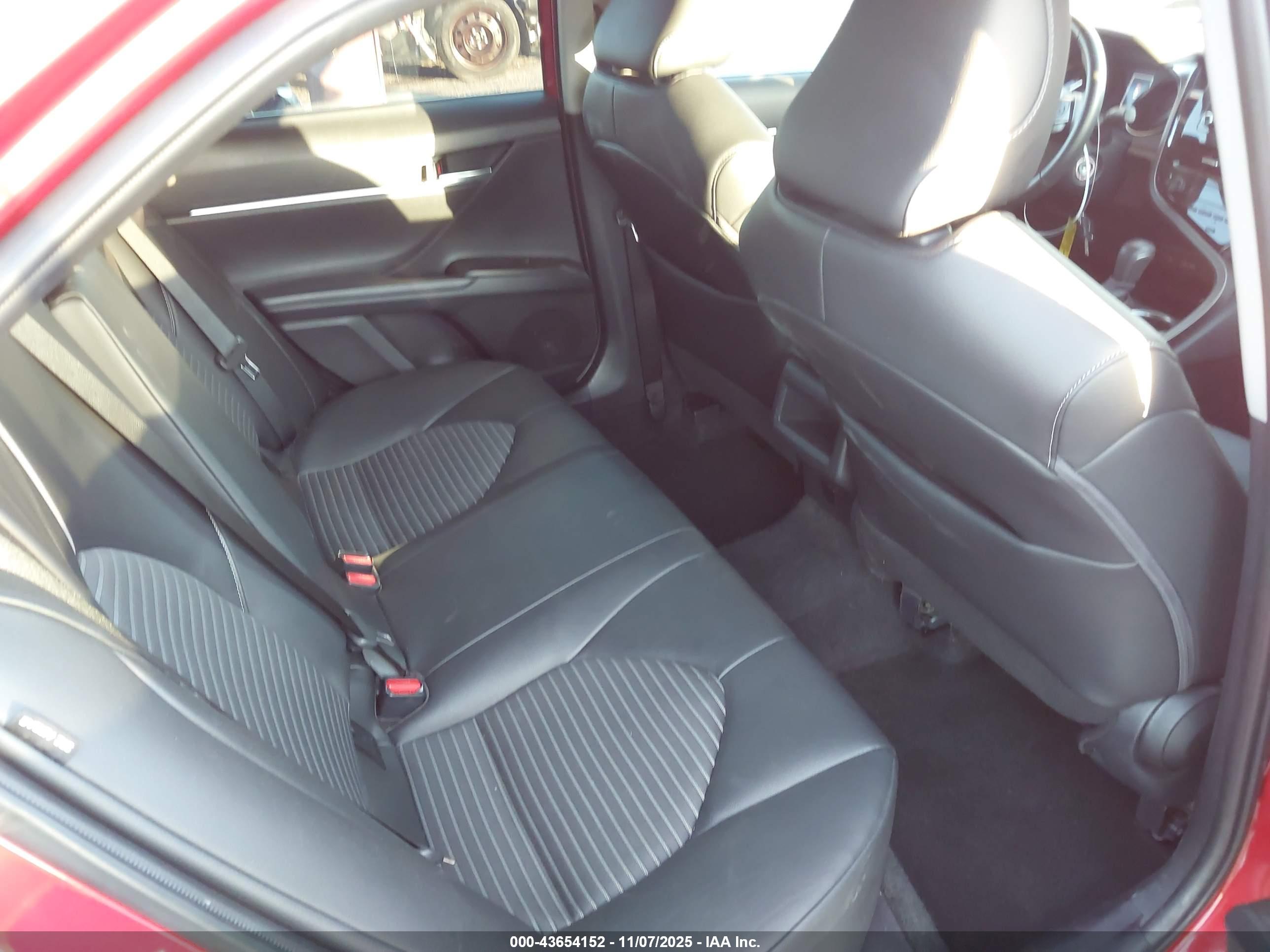 TOYOTA CAMRY image 8