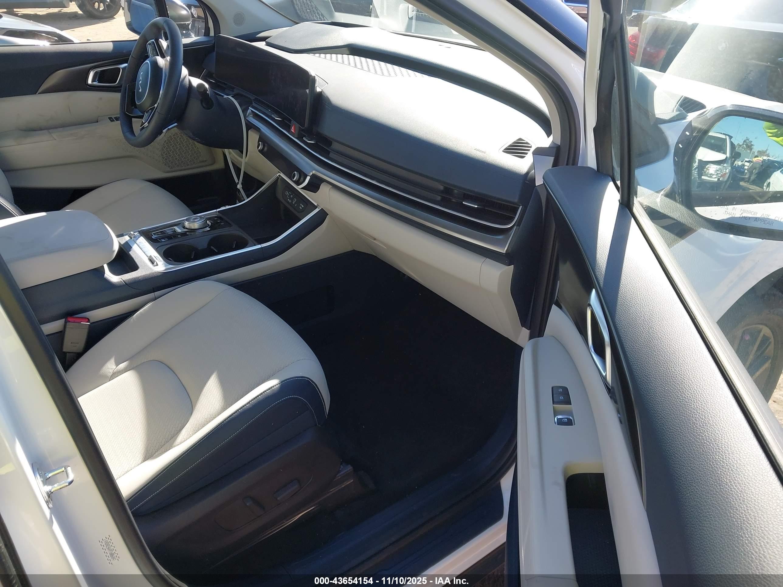 KIA CARNIVAL image 5