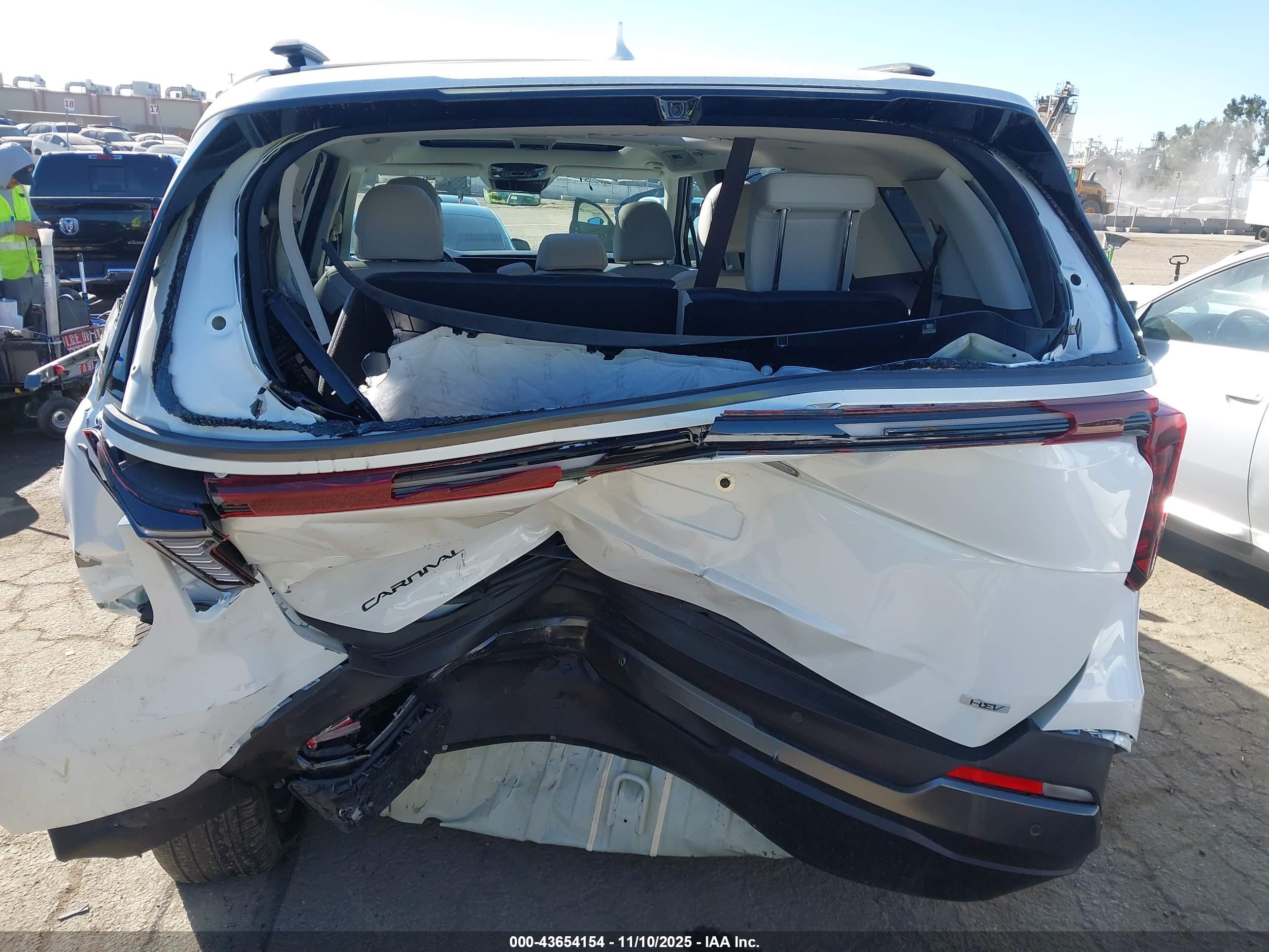 KIA CARNIVAL image 6