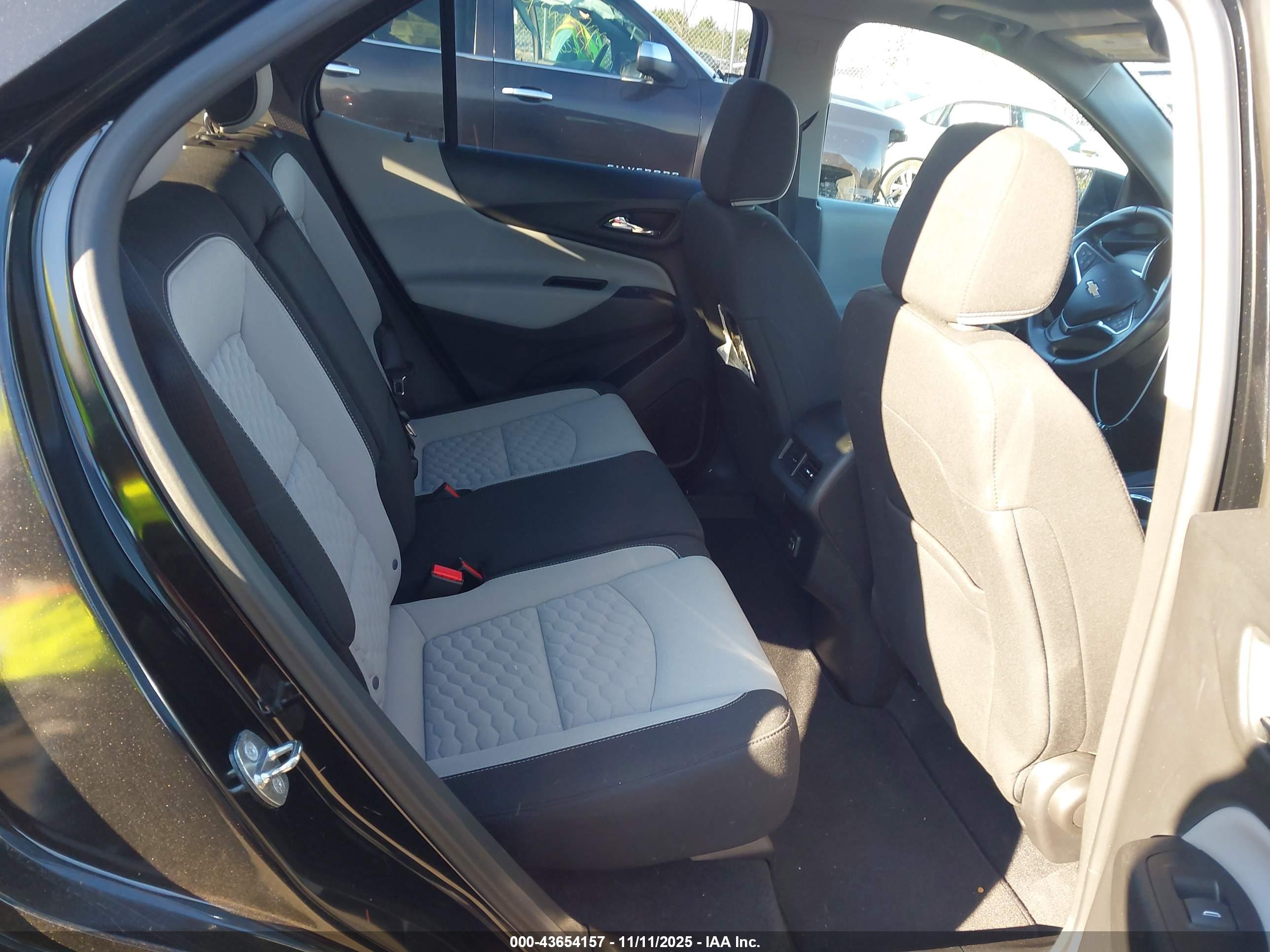 CHEVROLET EQUINOX image 8