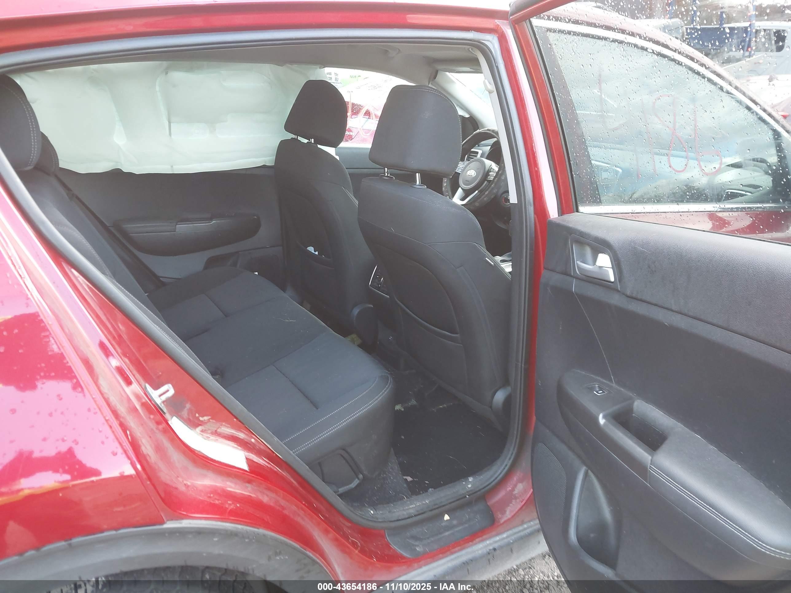 KIA SPORTAGE image 8