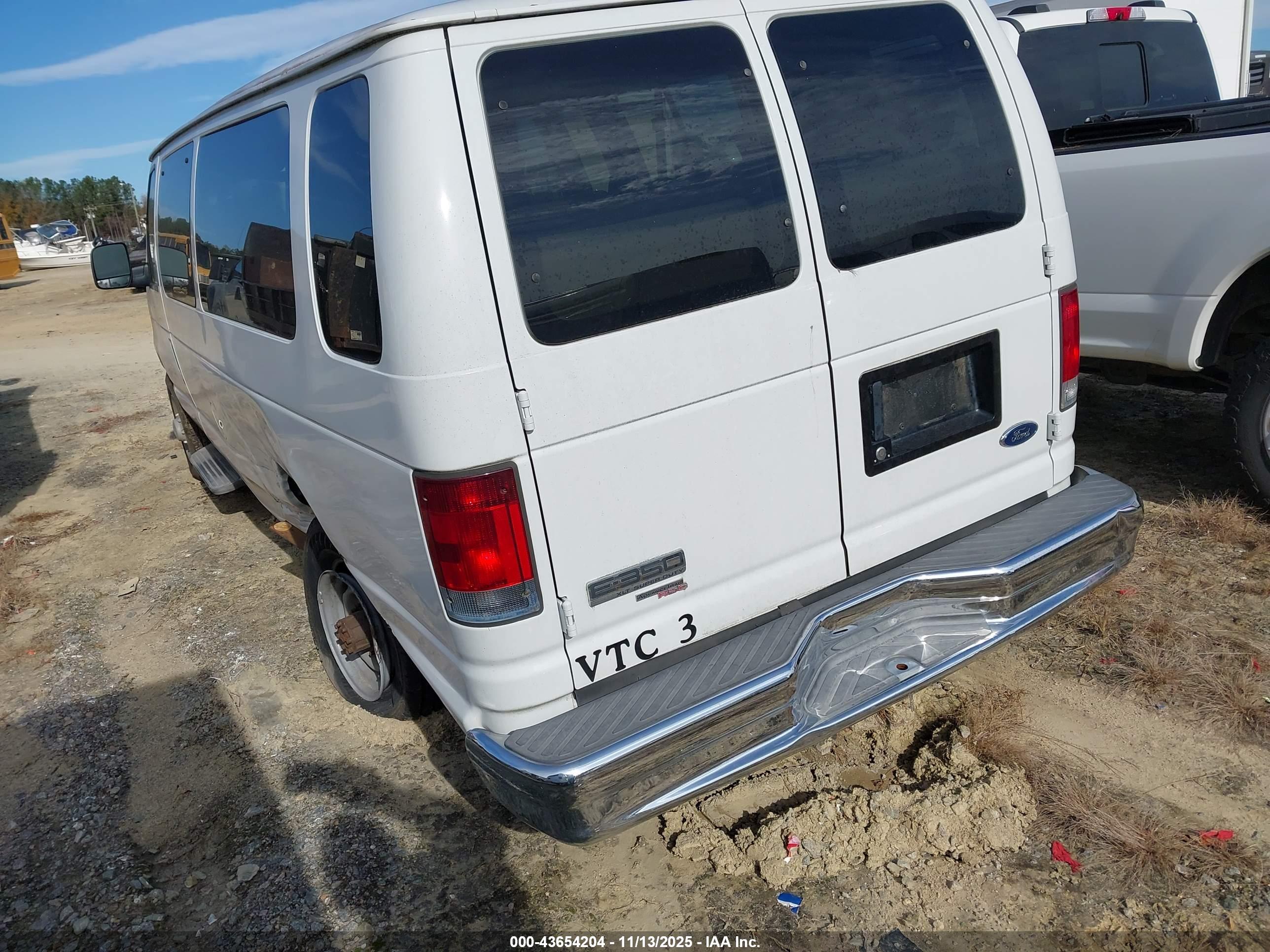 FORD ECONOLINE image 3