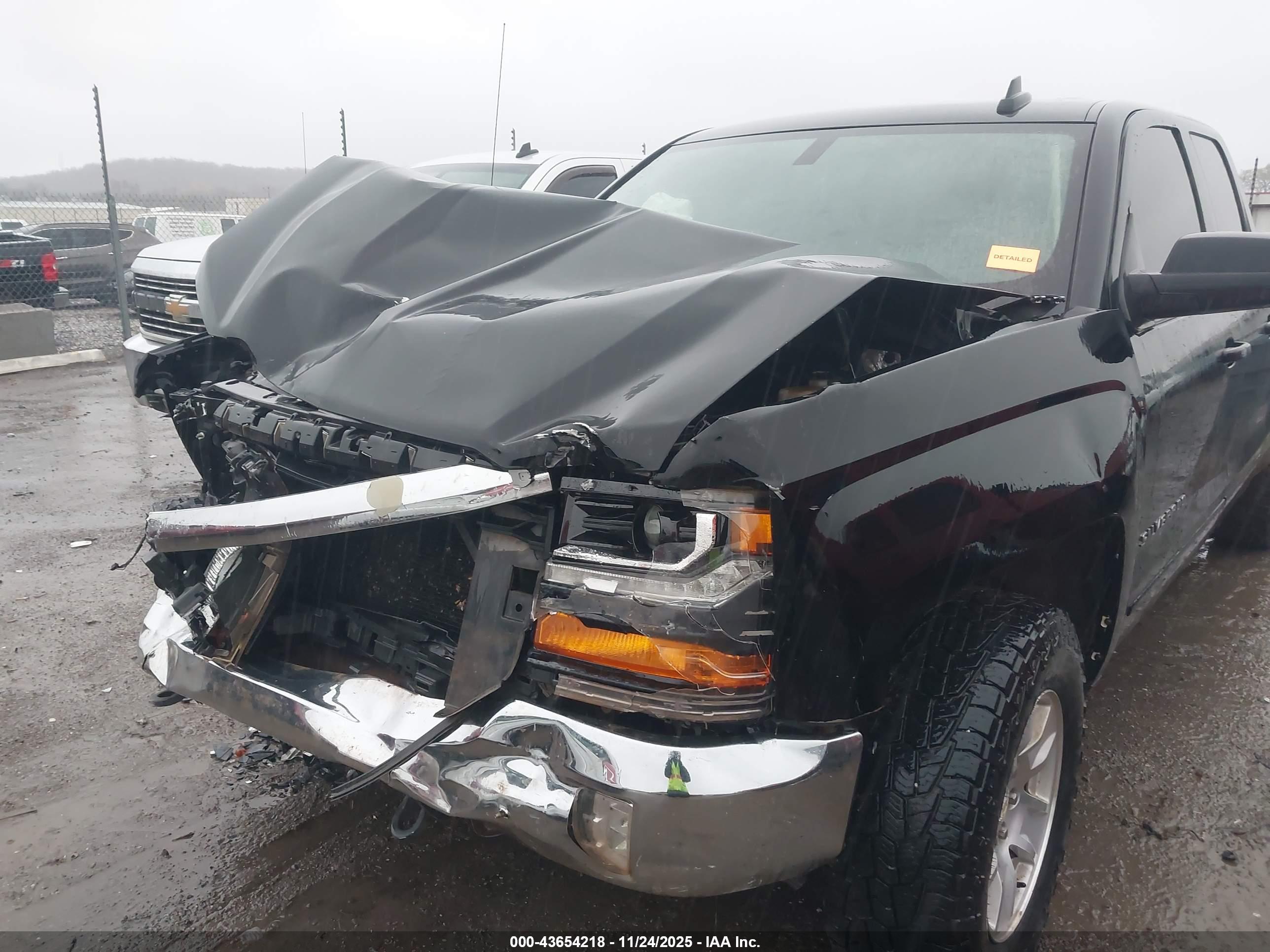 CHEVROLET SILVERADO image 6